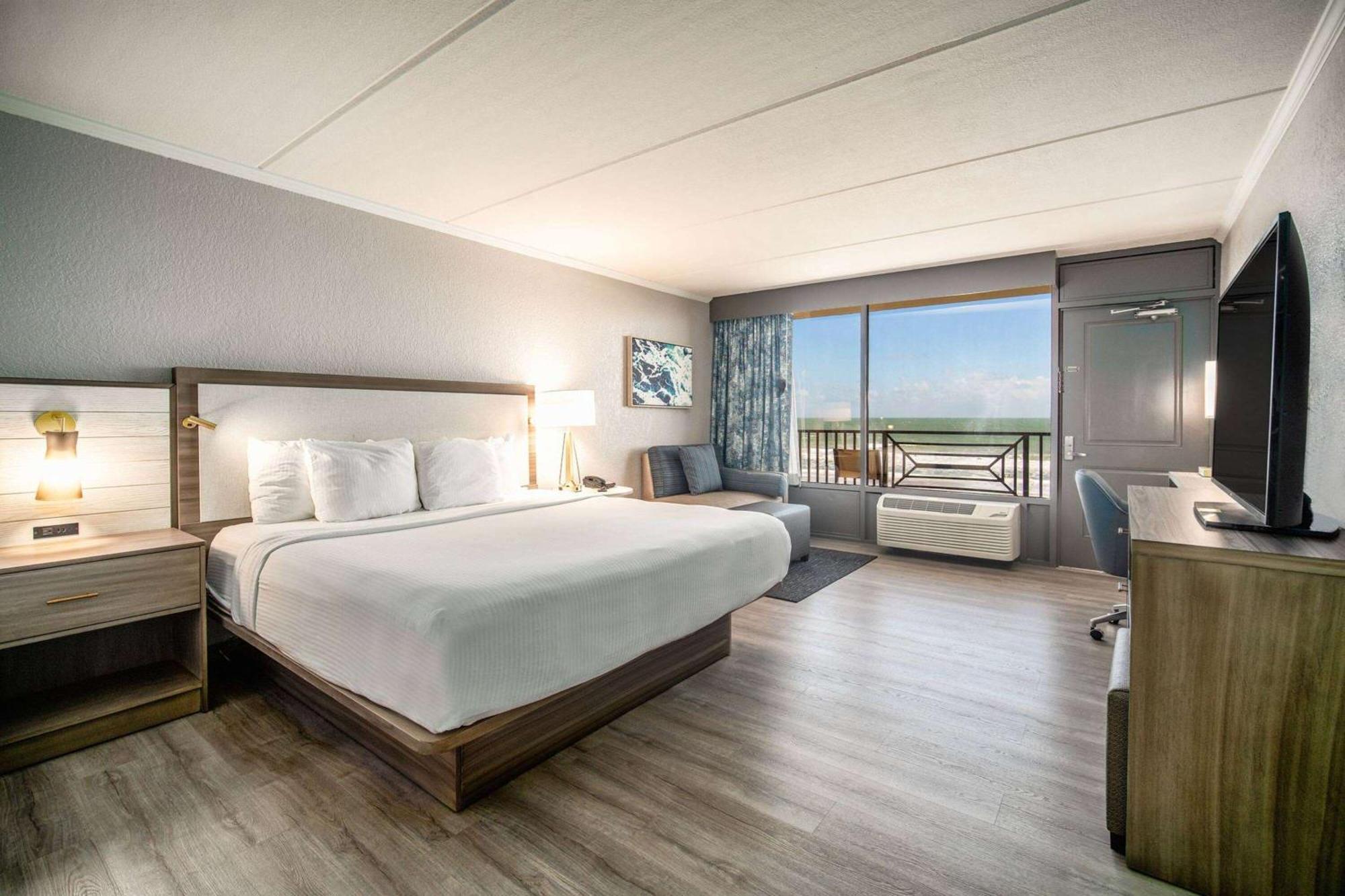 King Room Balcony Ocean or Poolview Non-Smoking,1526548585:JPEG