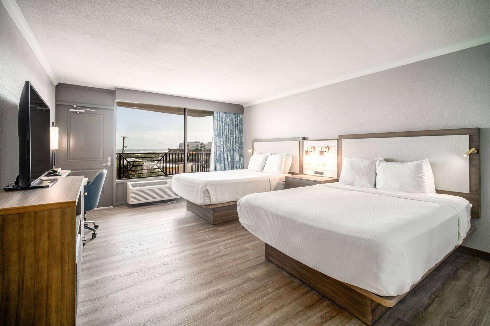 Queen Room Two Queen Beds Balcony Ocean or Pool View Non-Smoking,1526548585:JPEG