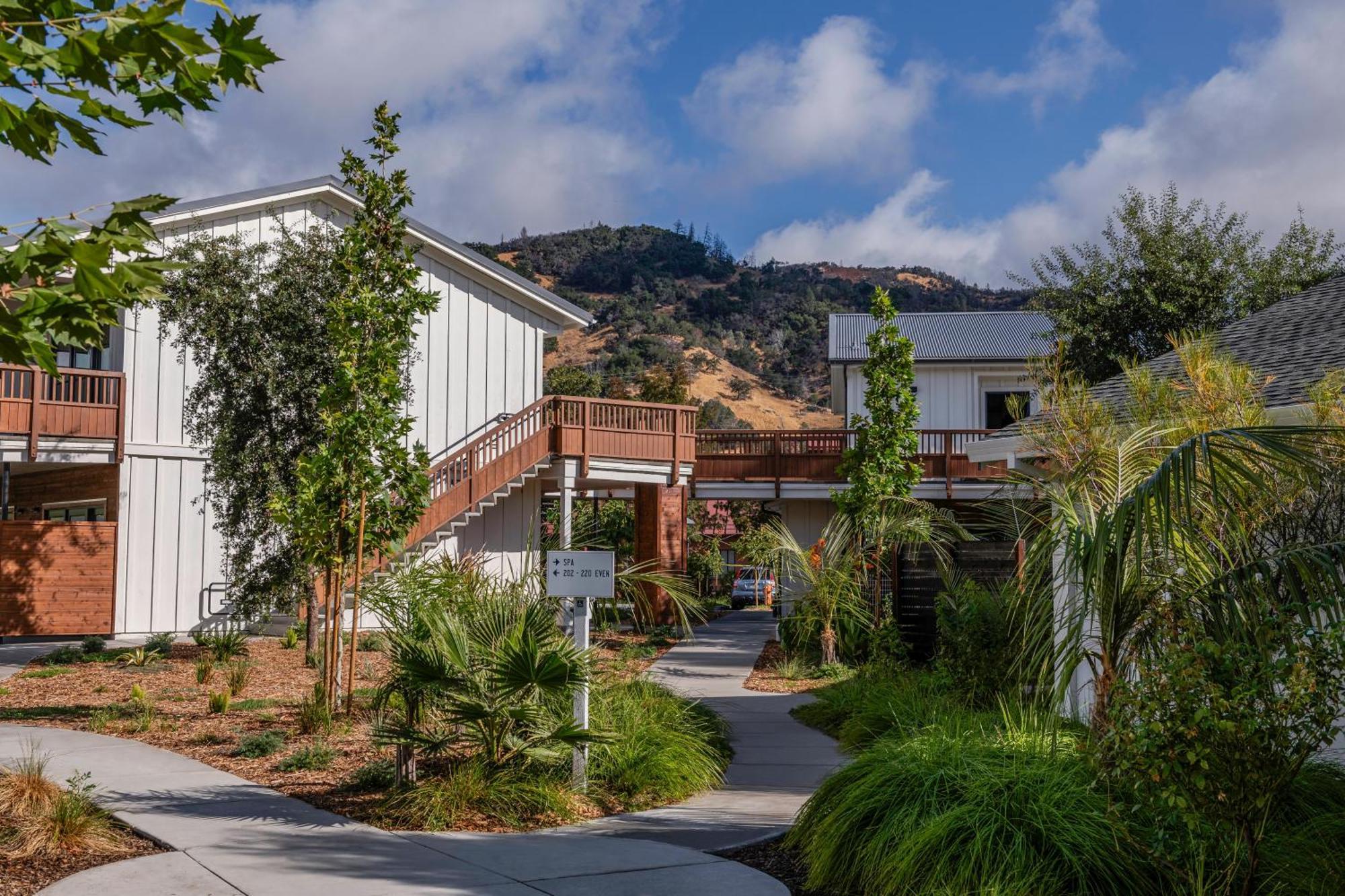 2 QUEEN BEDS PREMIUM WITH TERRACE