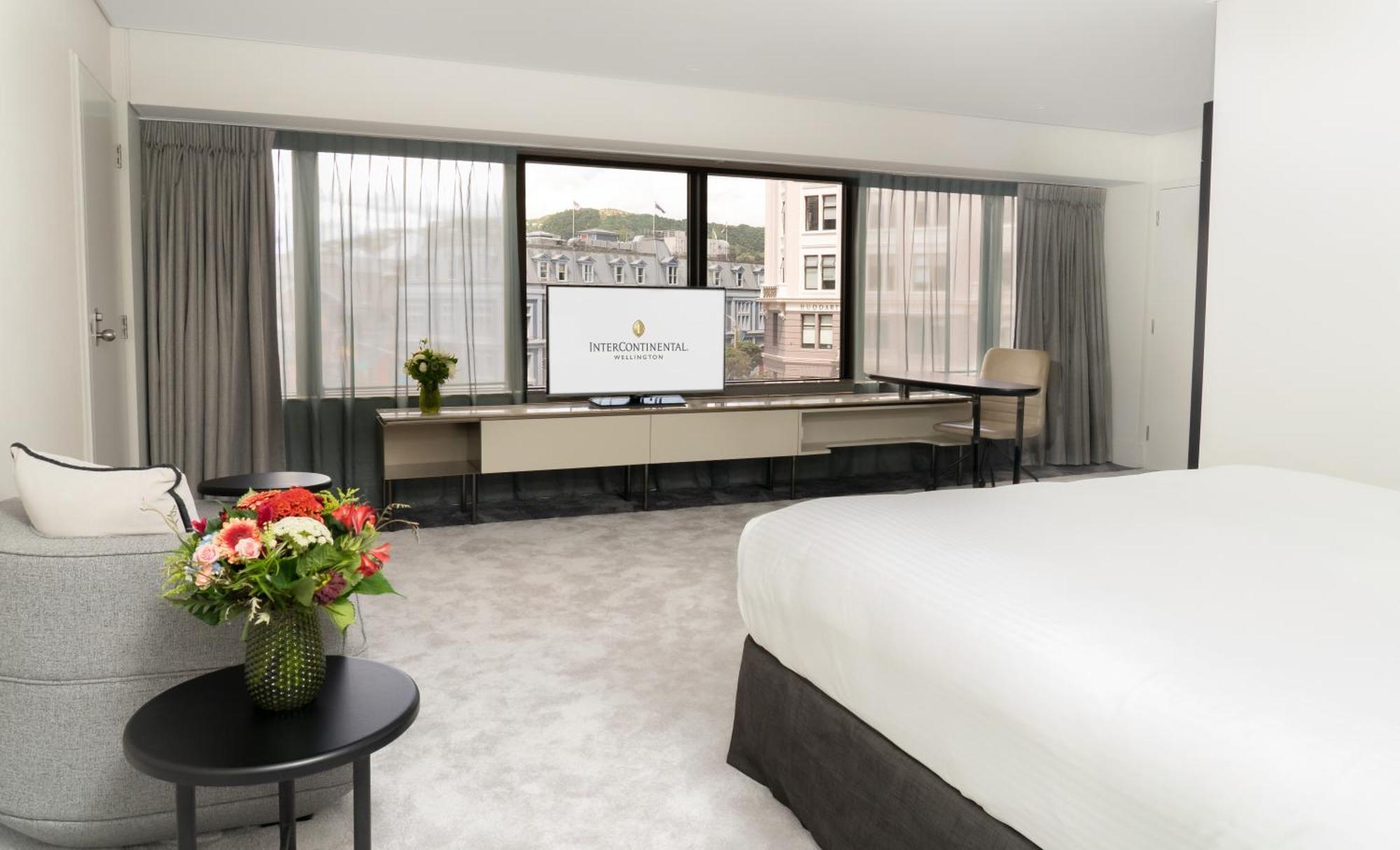 Premium Zimmer mit Kingsize-Bett und Hafenblick