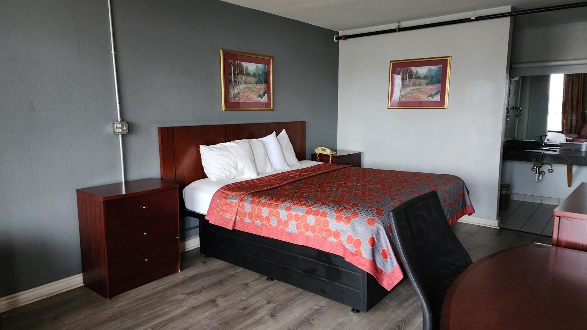 Deluxe King Room