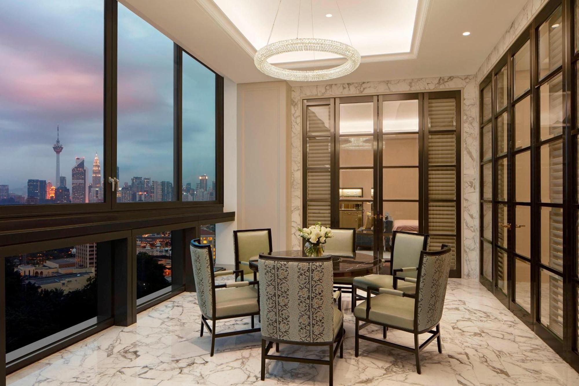 Royal King Suite Lake Gardens View