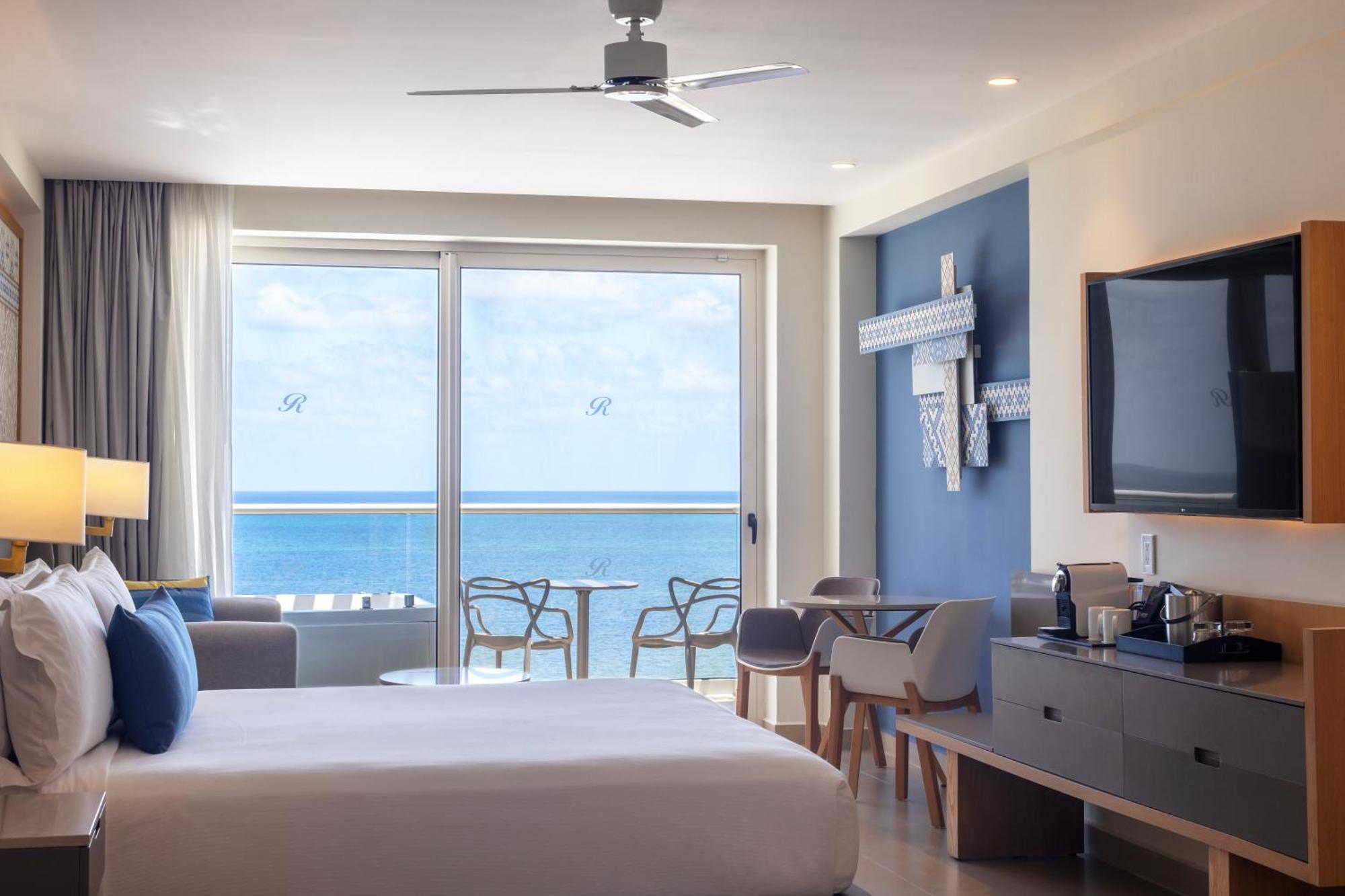Luxury Junior Suite Ocean Front Terrace Jacuzzi