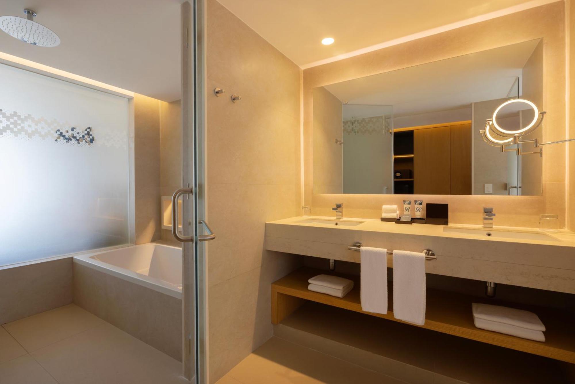 Two Bedroom Luxury Junior Suite Ocean View Diamond Club