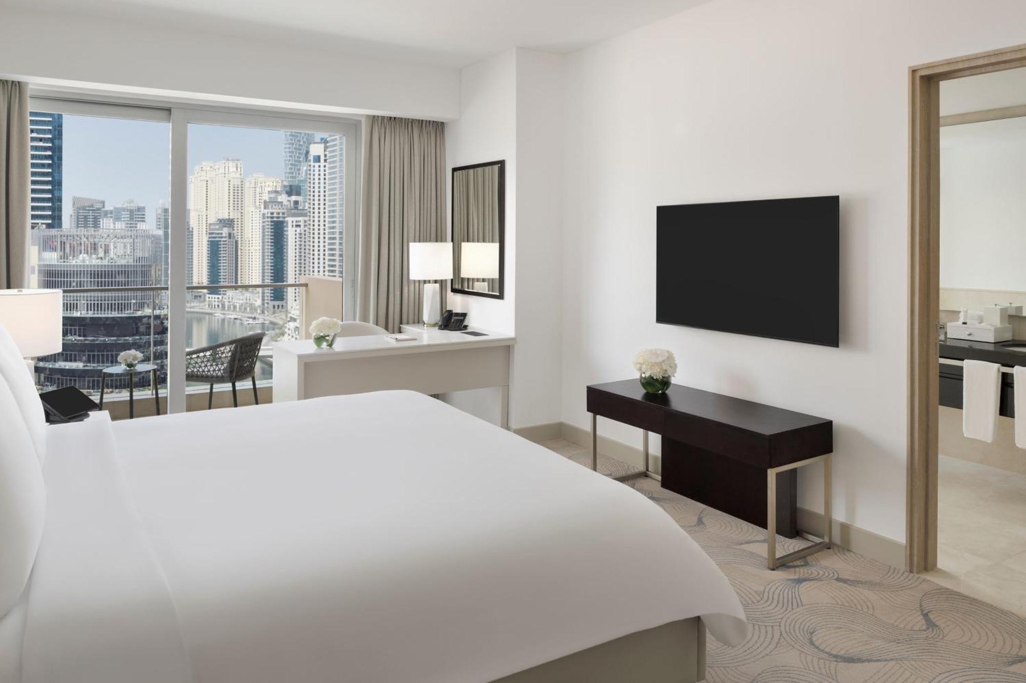 Chambre Deluxe avec Lit King-Size, Accès Direct au Centre Commercial Dubai Marina Mall et à la Promenade Dubai Marina Walk - Vue sur Marina
