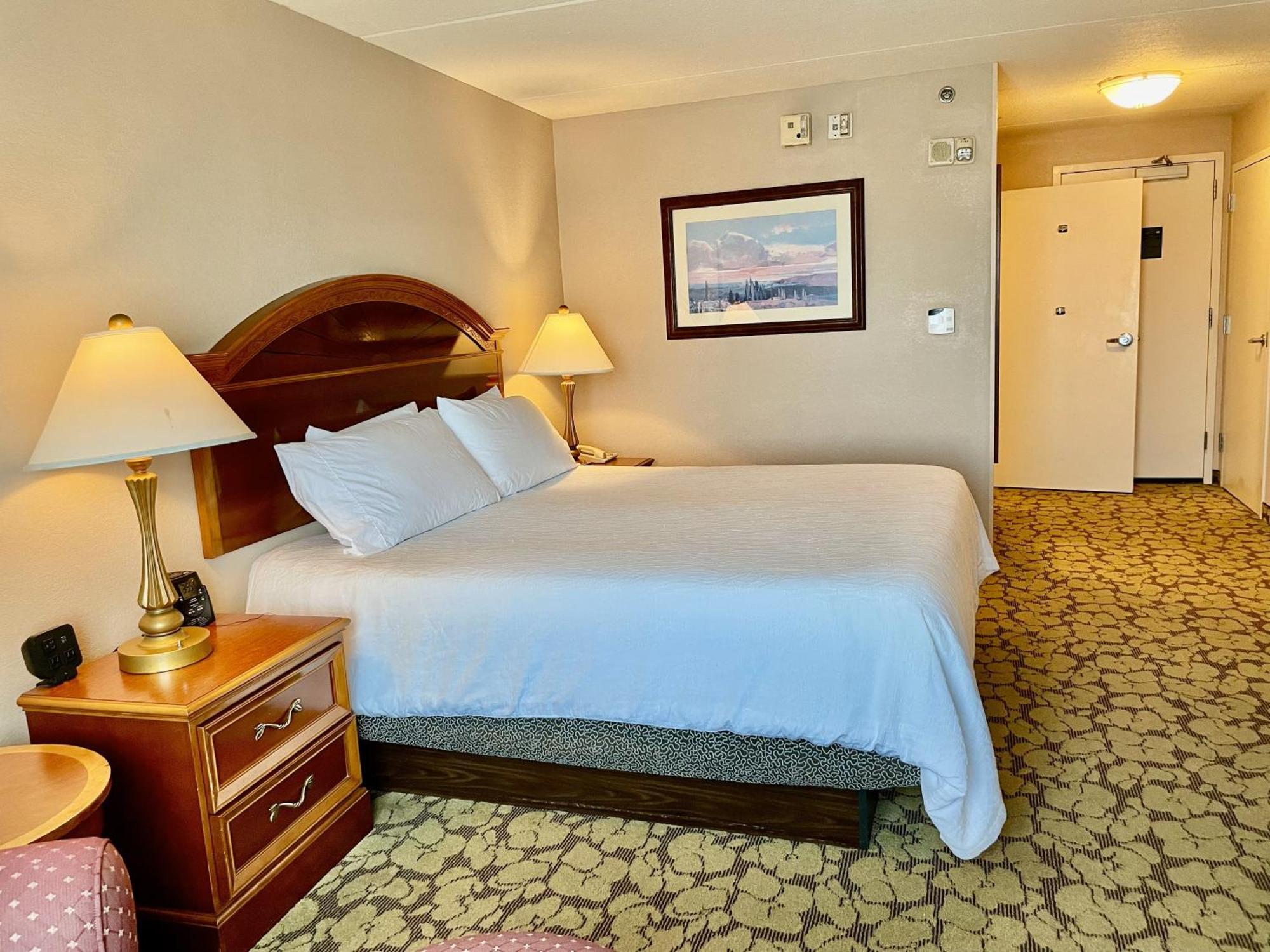 Zimmer mit Kingsize-Bett