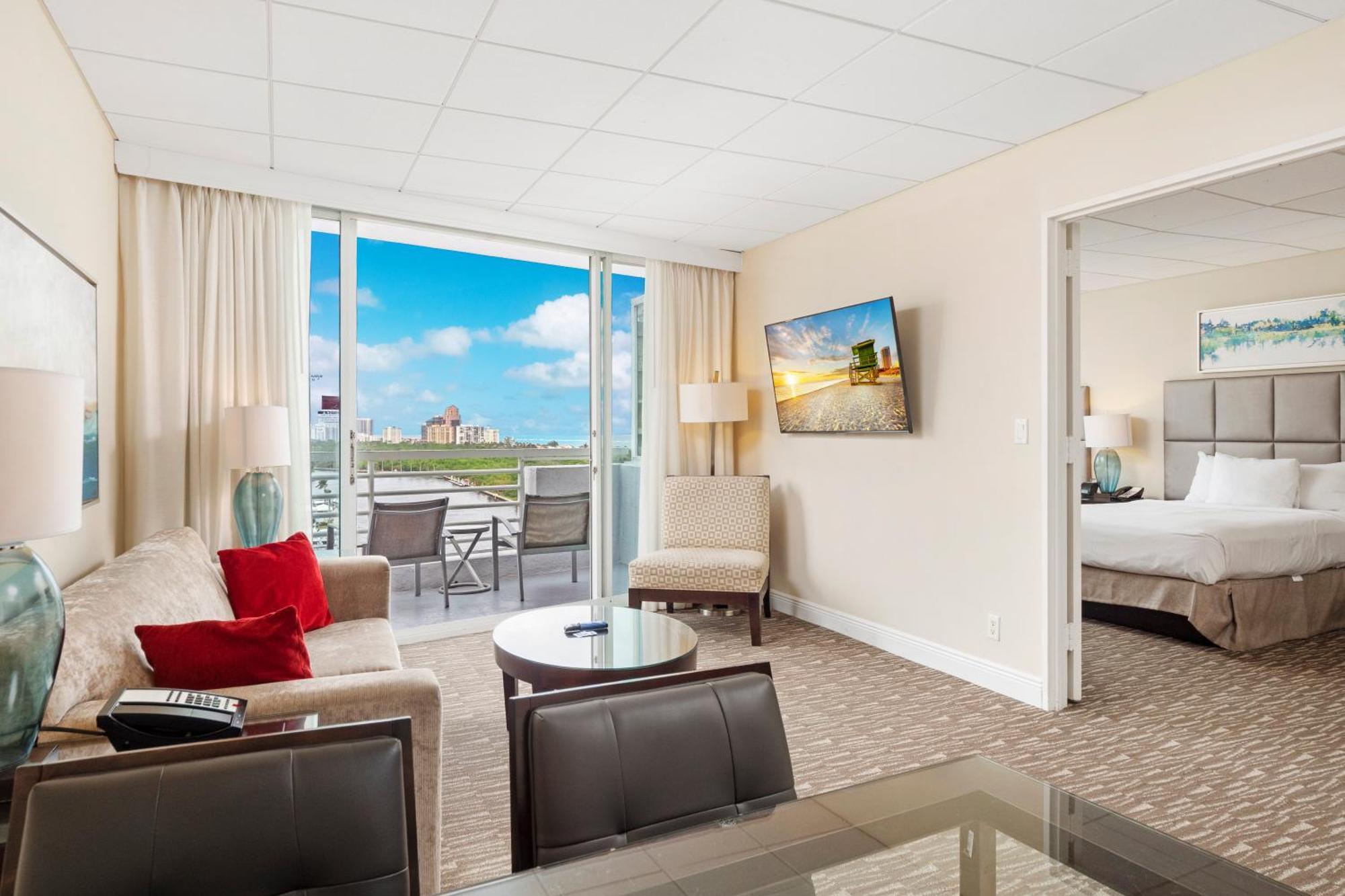 Queen Suite with City View