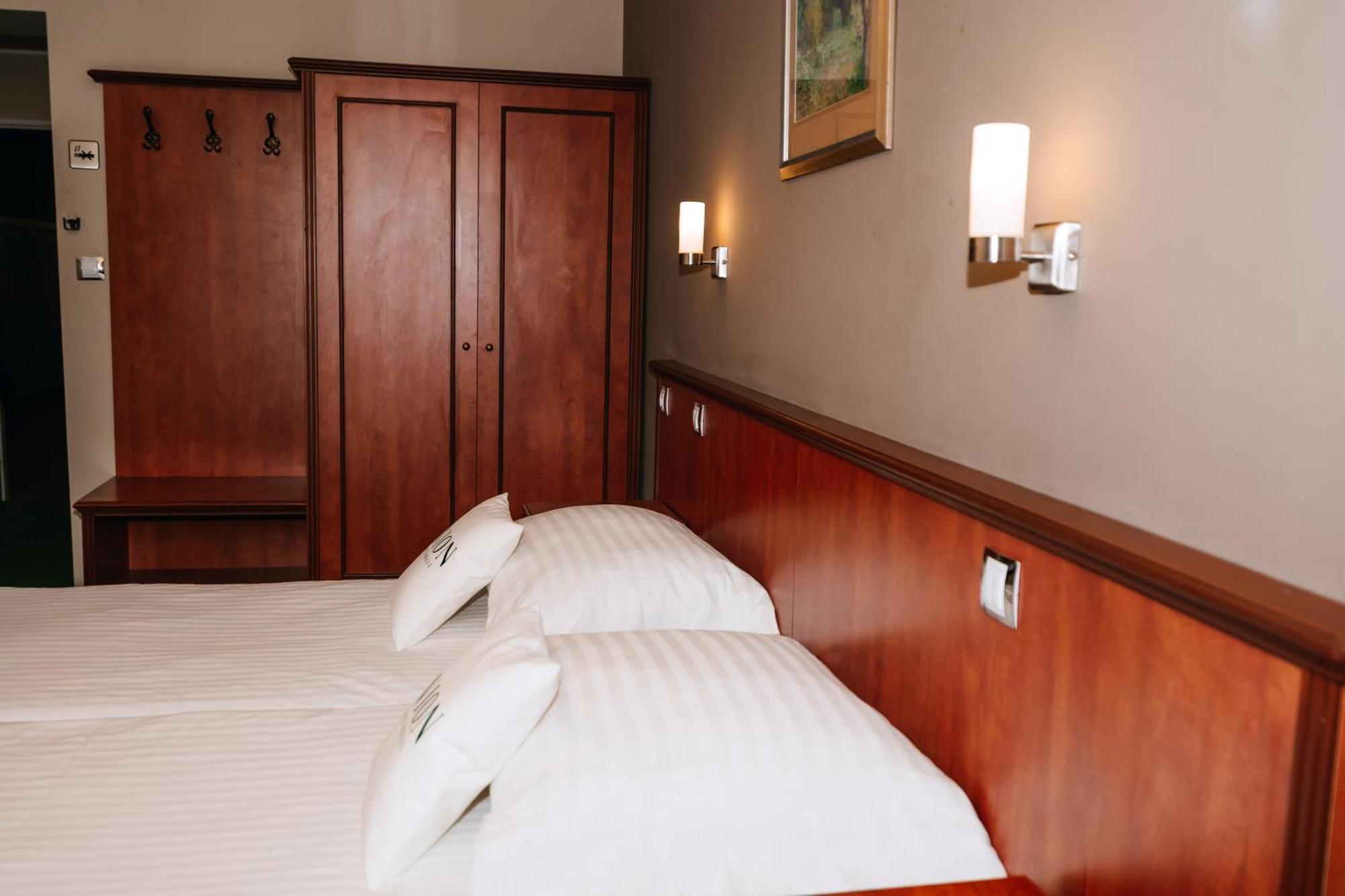 Triple Room,1531682908:JPEG