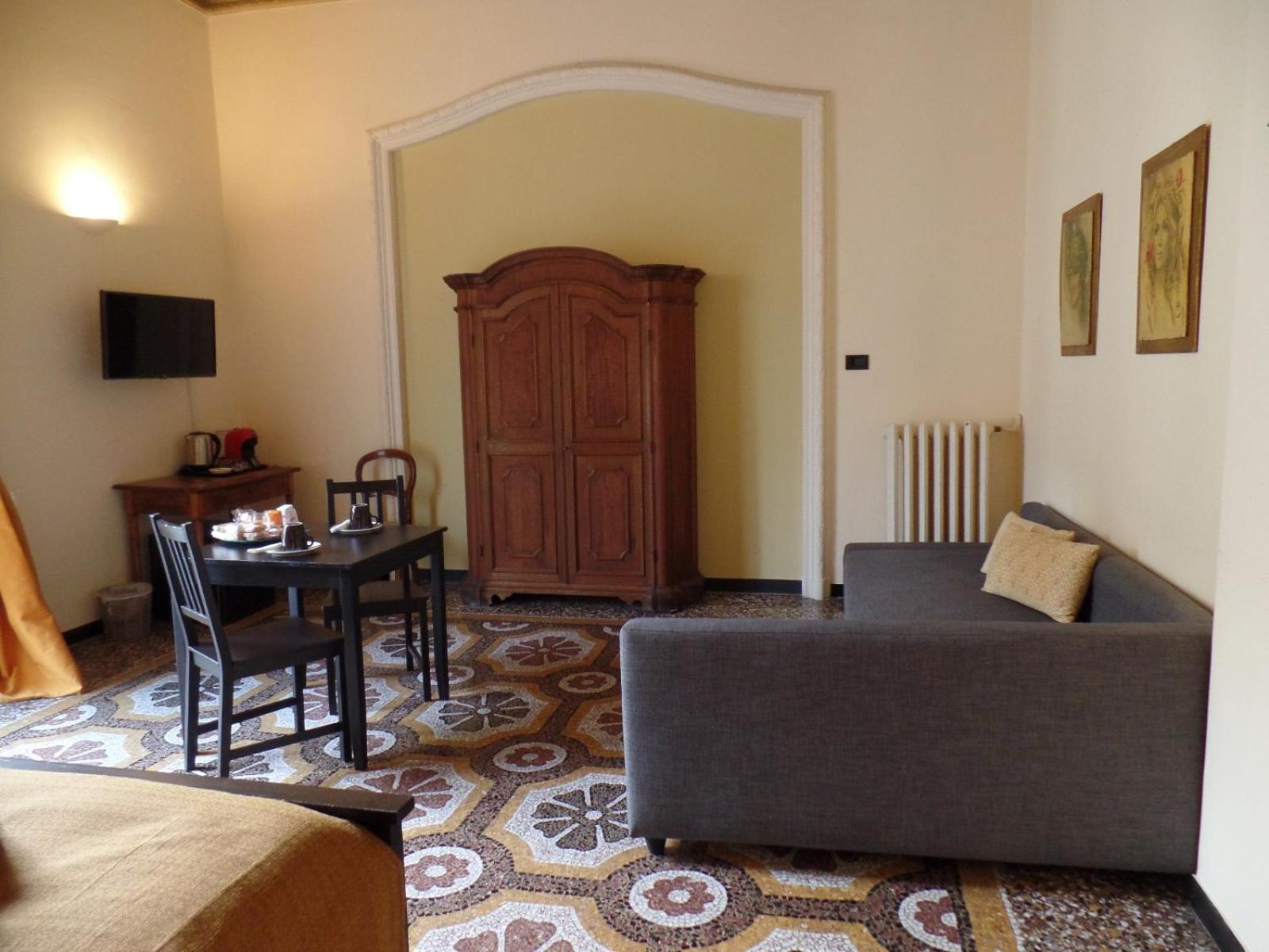 Camera Quadrupla con Bagno in Comune