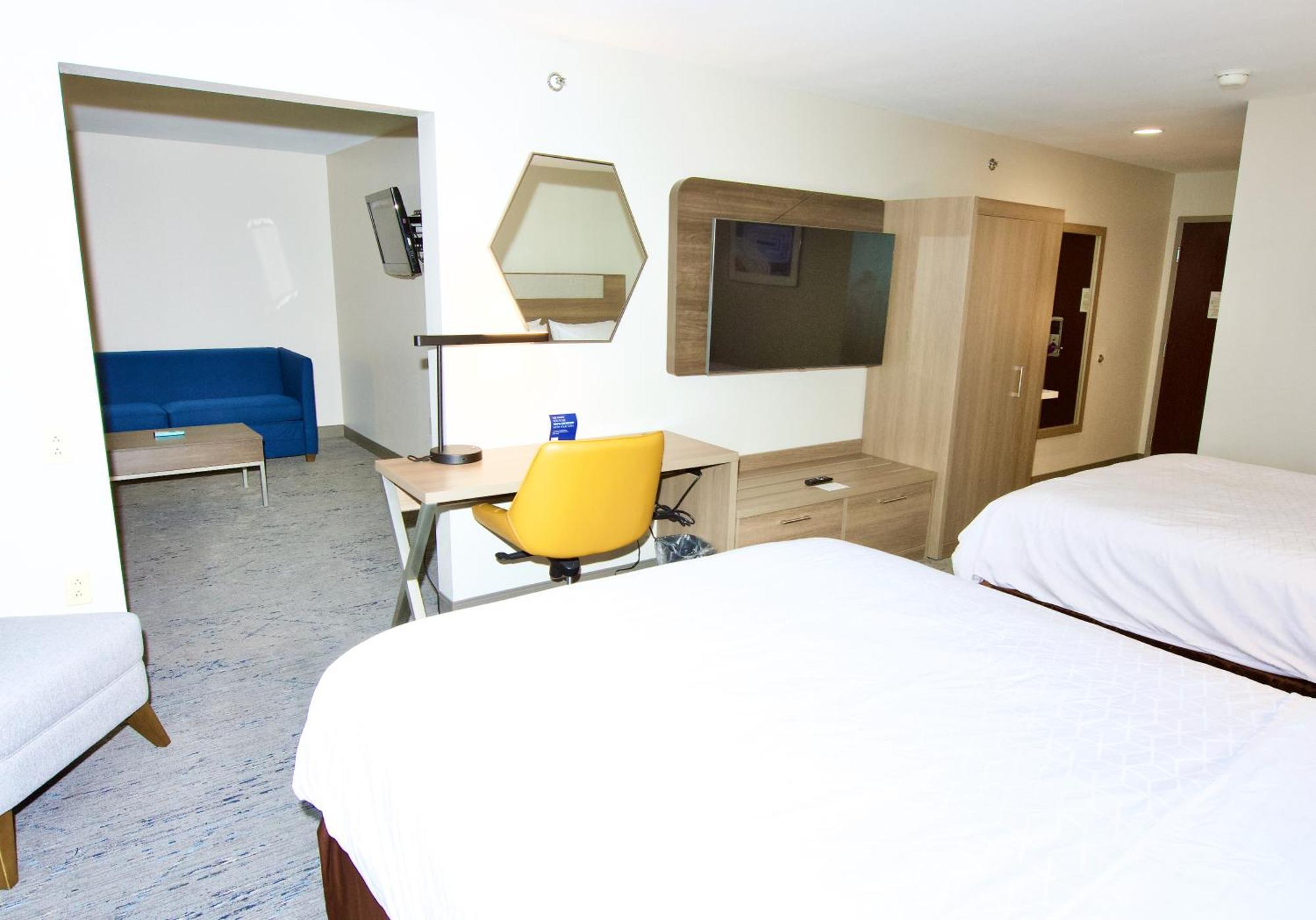 Queen Suite with Two Queen Beds and Additional Living Area,1646928890:JPEG