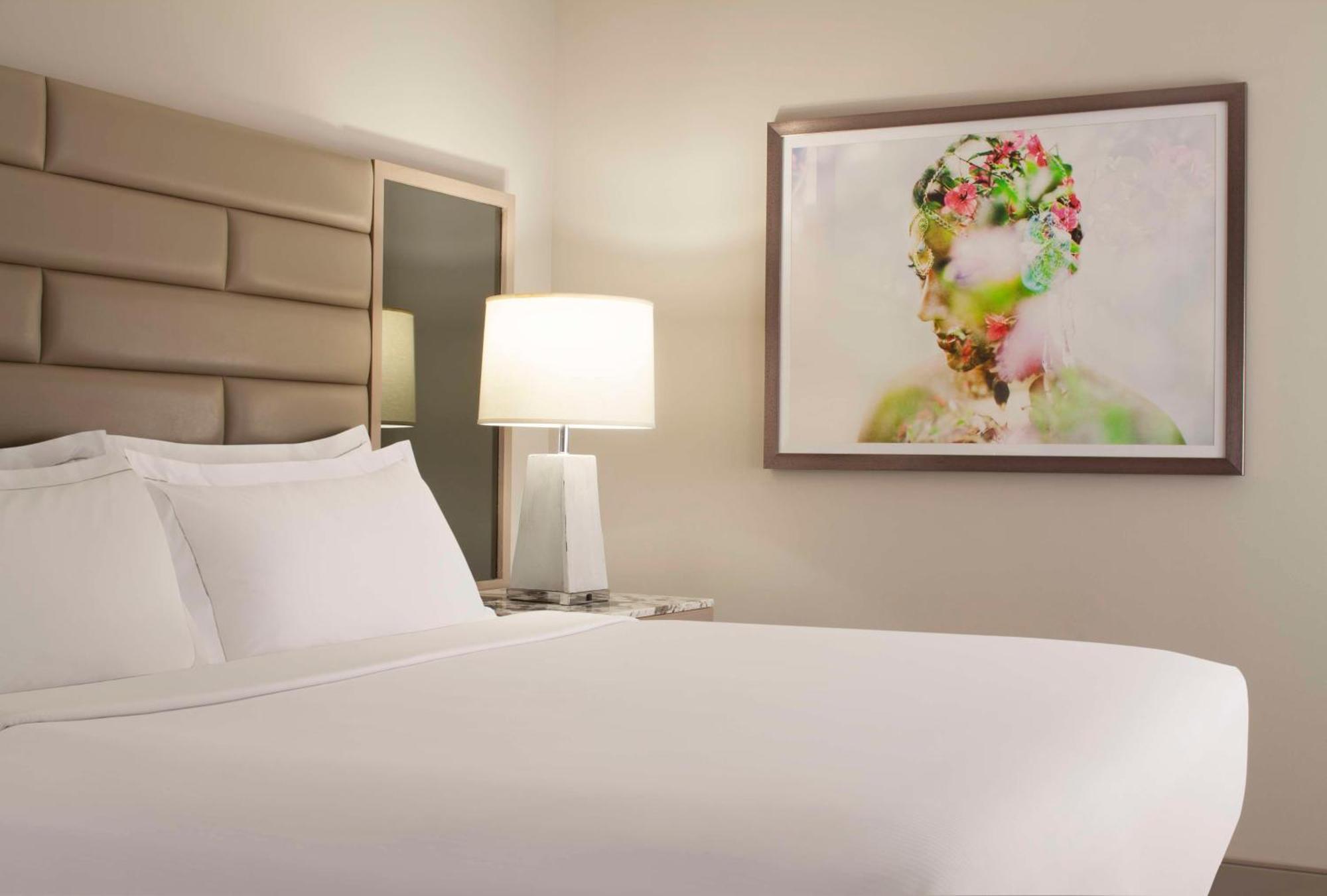 Deluxe King Room with Pool View,1537123048:JPEG