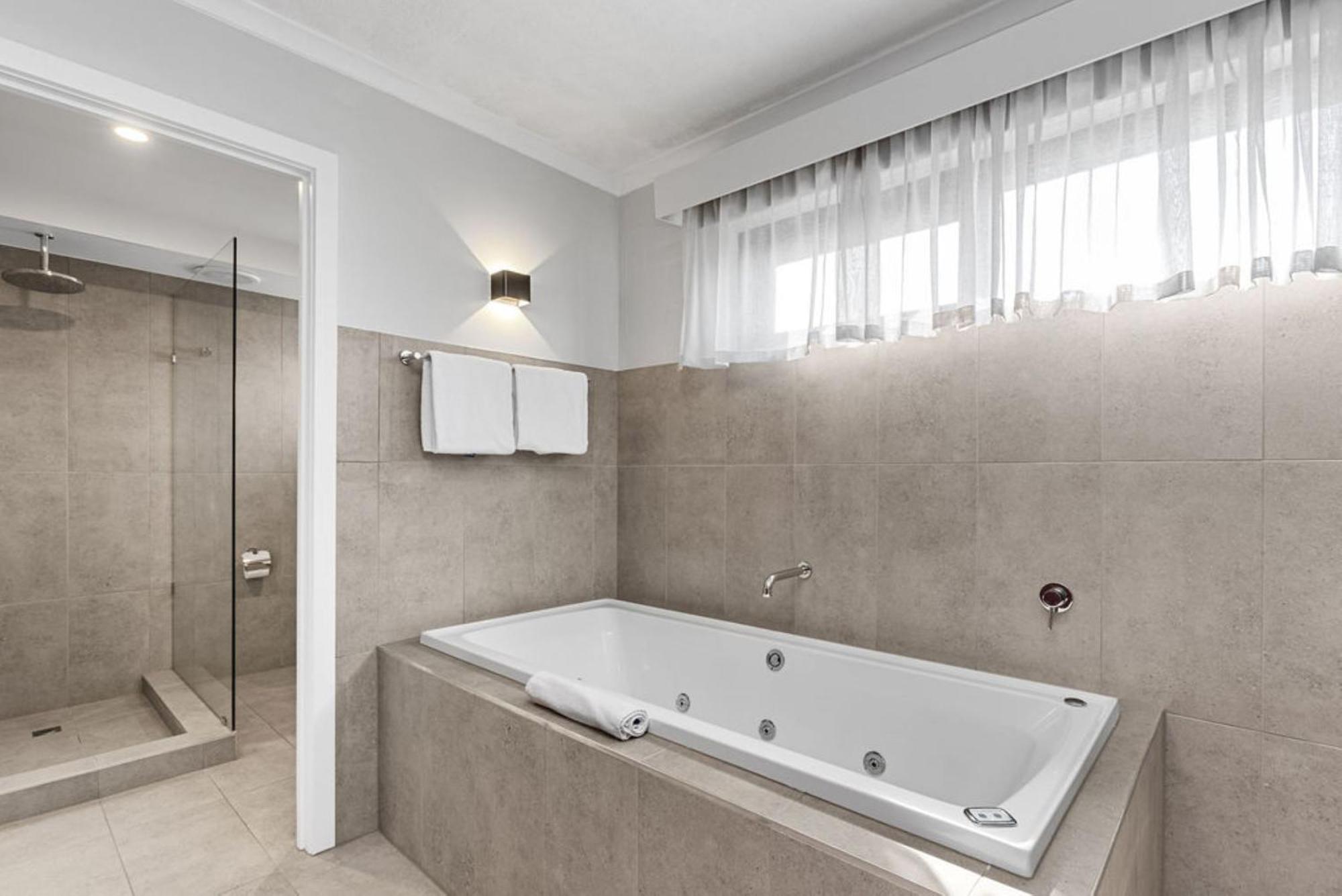 Studio Apartment with Spa Bath