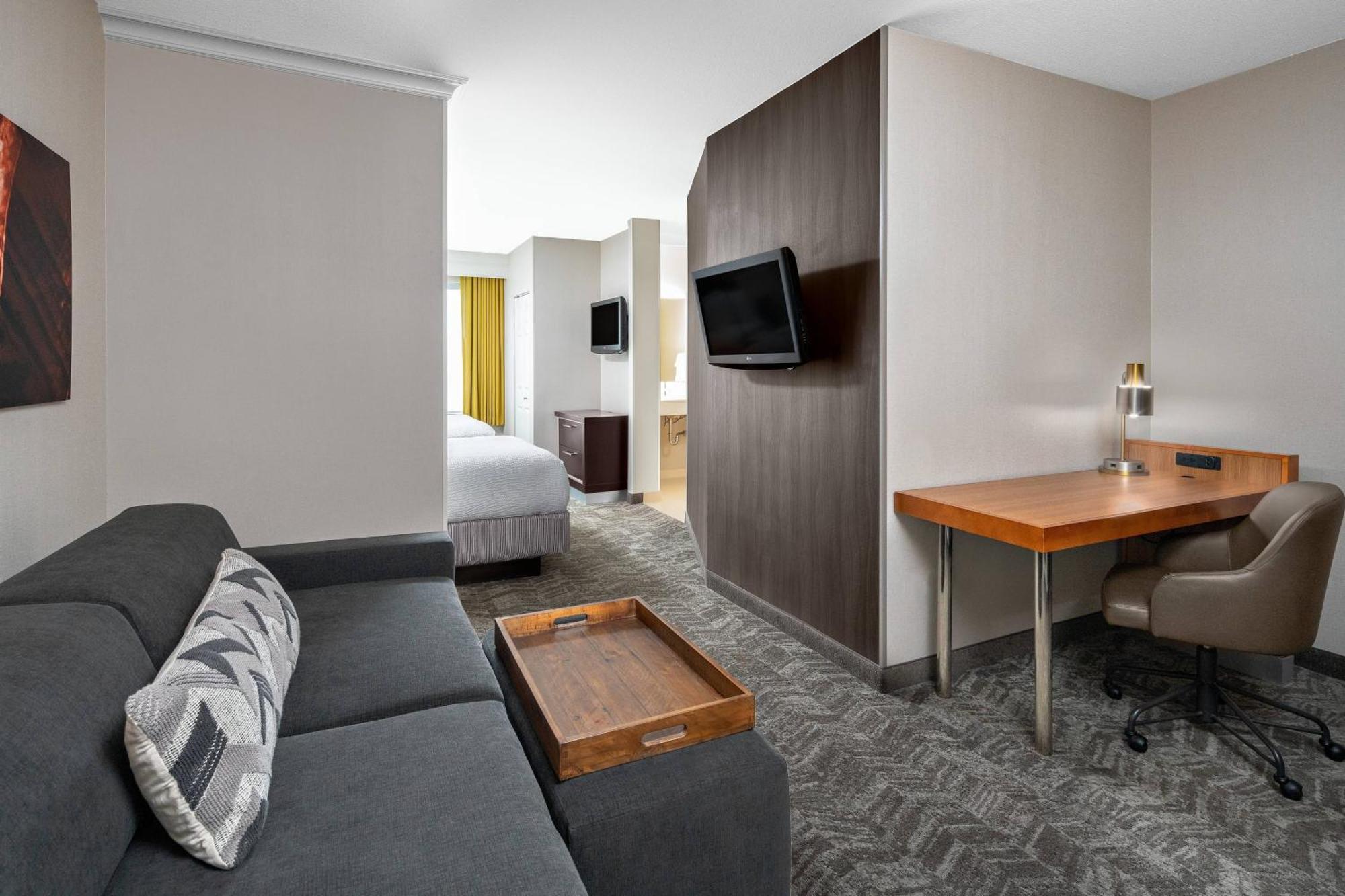 Suite with Two Double Beds and Sofa Bed - Hearing Accessible