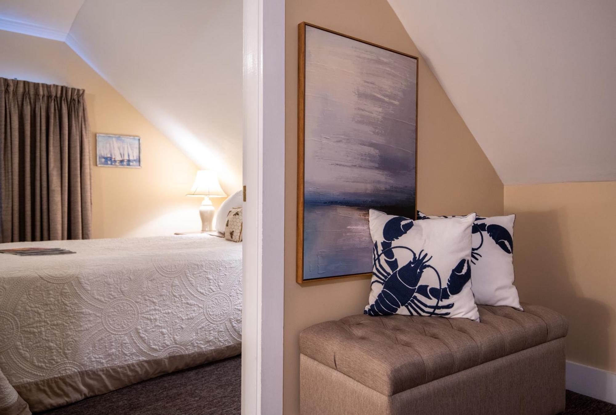 Queen Apartment,1537698886:JPEG
