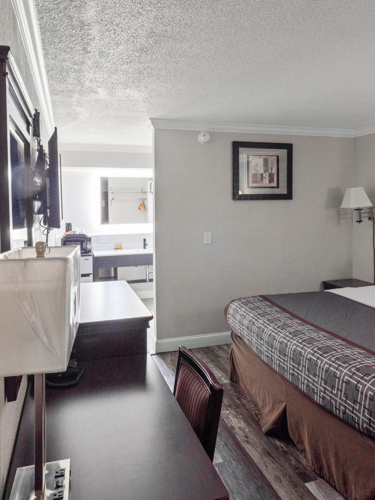 Queen Room - Disability Access