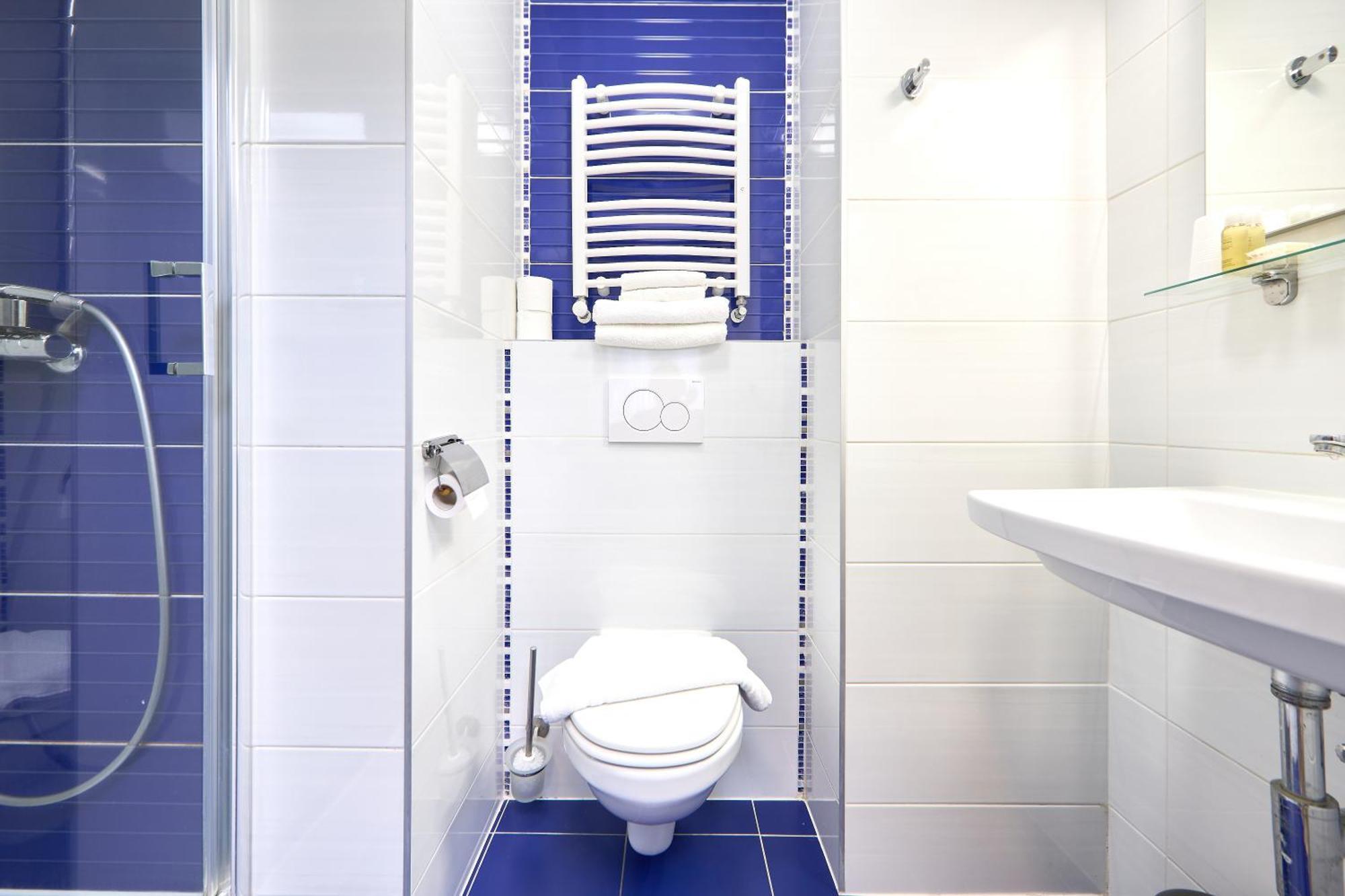 Double Room,1537892512:JPEG