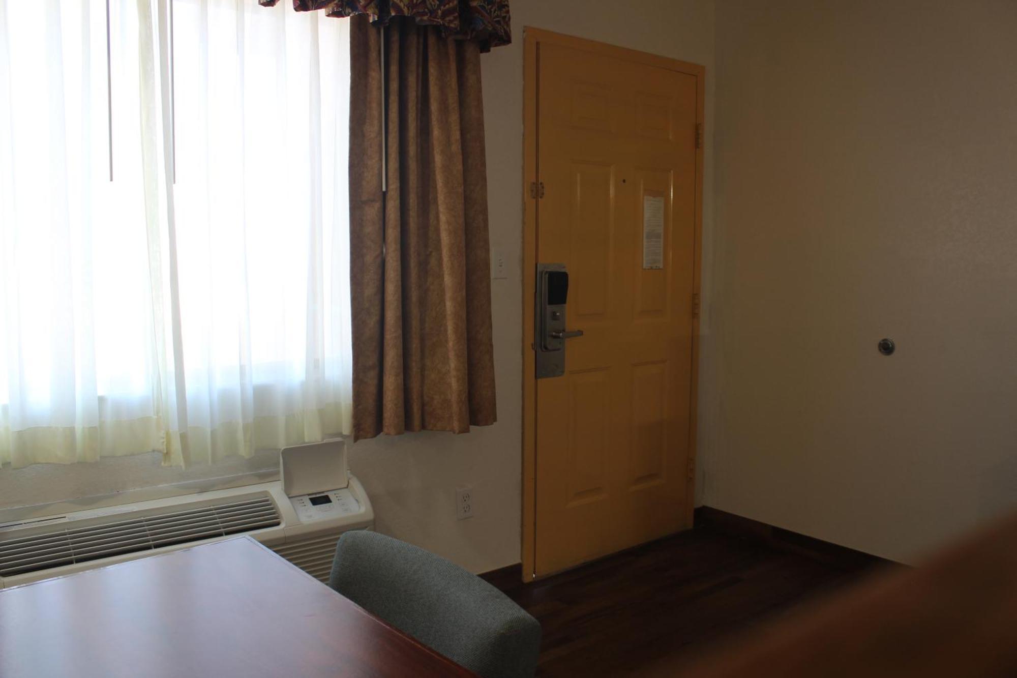 King Room - Accessible/Non-Smoking