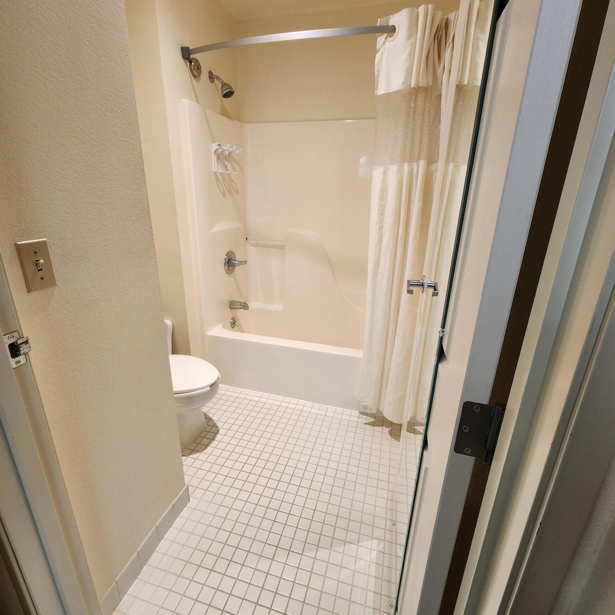 Deluxe King Room - Non-Smoking