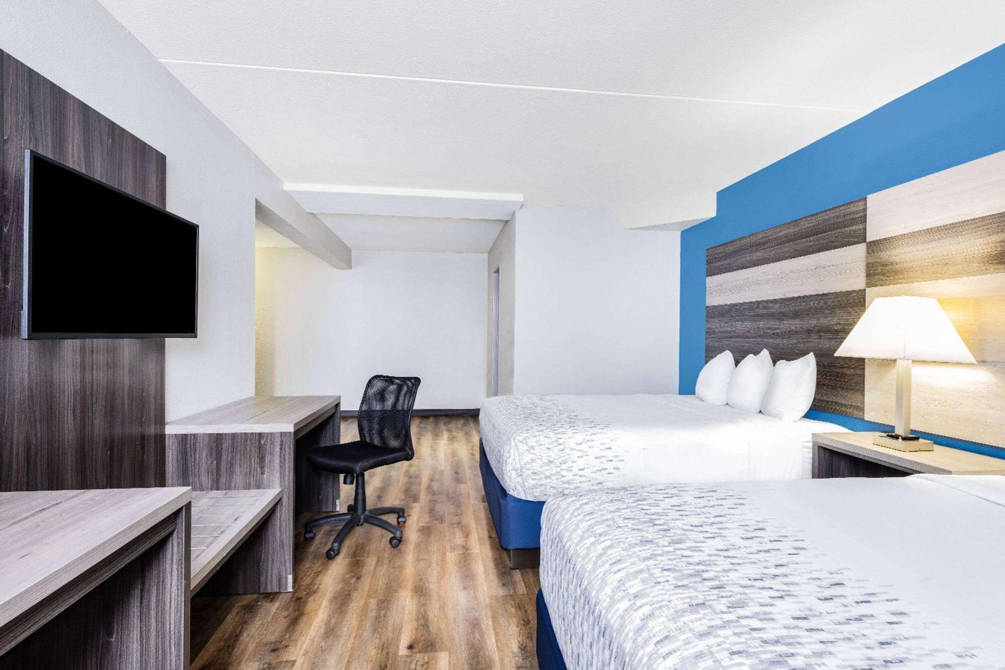 One-Bedroom Family Suite - Non-Smoking,1539425500:JPEG