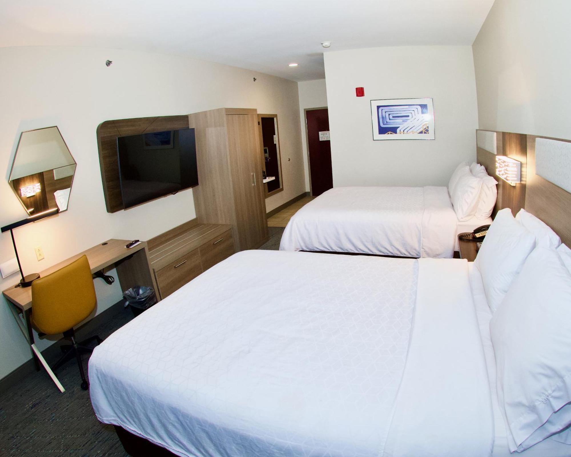 Standard Queen Room with Two Queen Beds,1553373514:JPEG