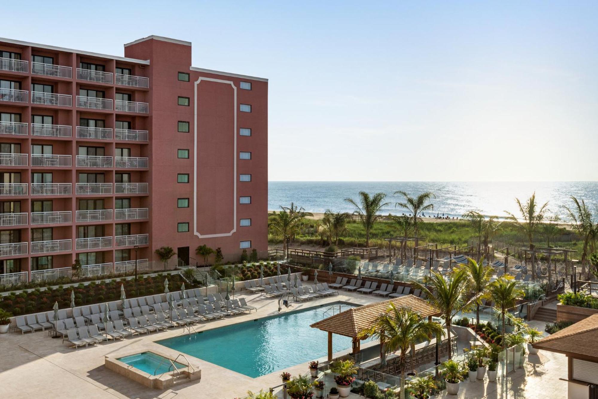 King Suite with One King Bed - Oceanfront and Pool View