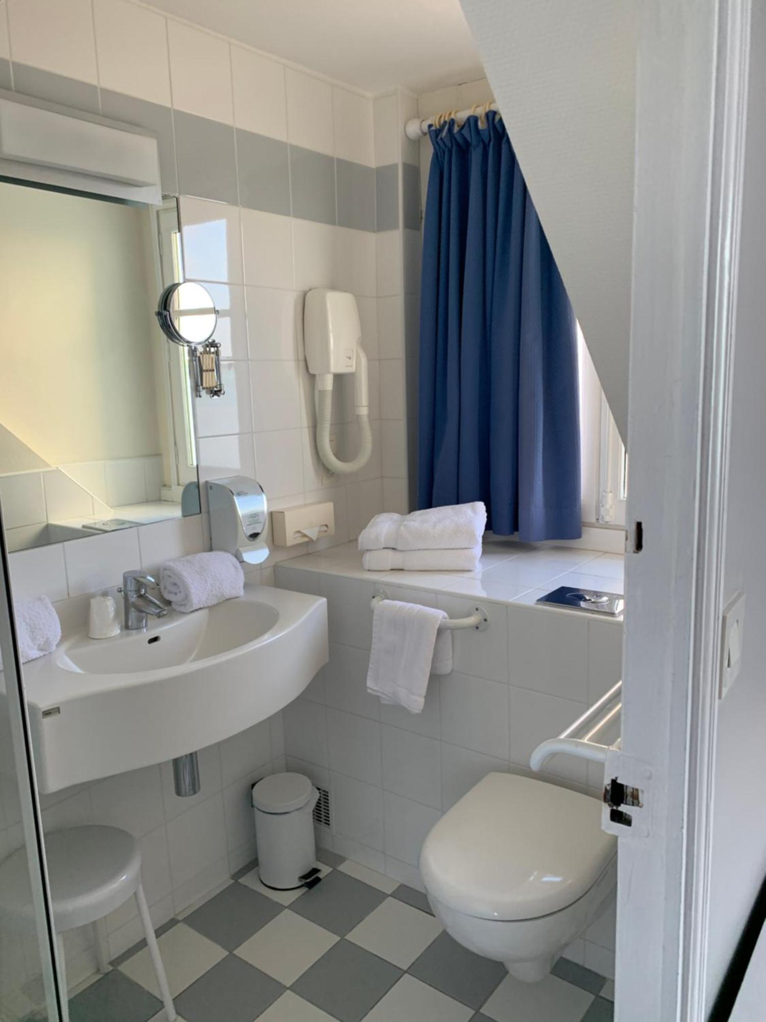 Double or Twin Room Sea View without Balcony,1540087456:JPEG