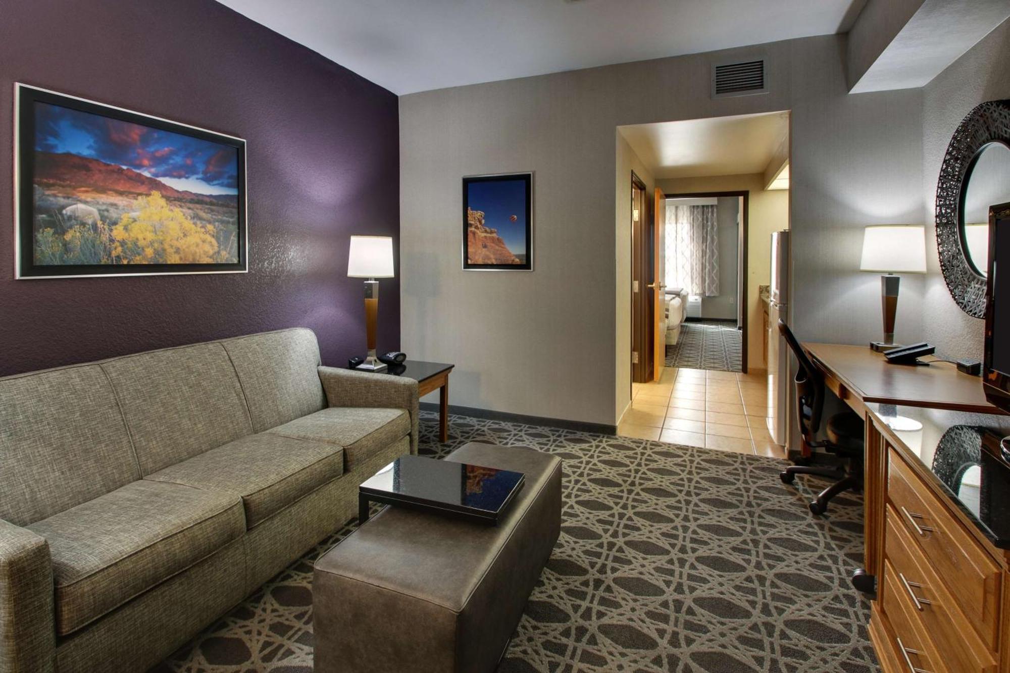 Queen Suite with 2 Queen Beds and Sofa Bed,1539974161:JPEG