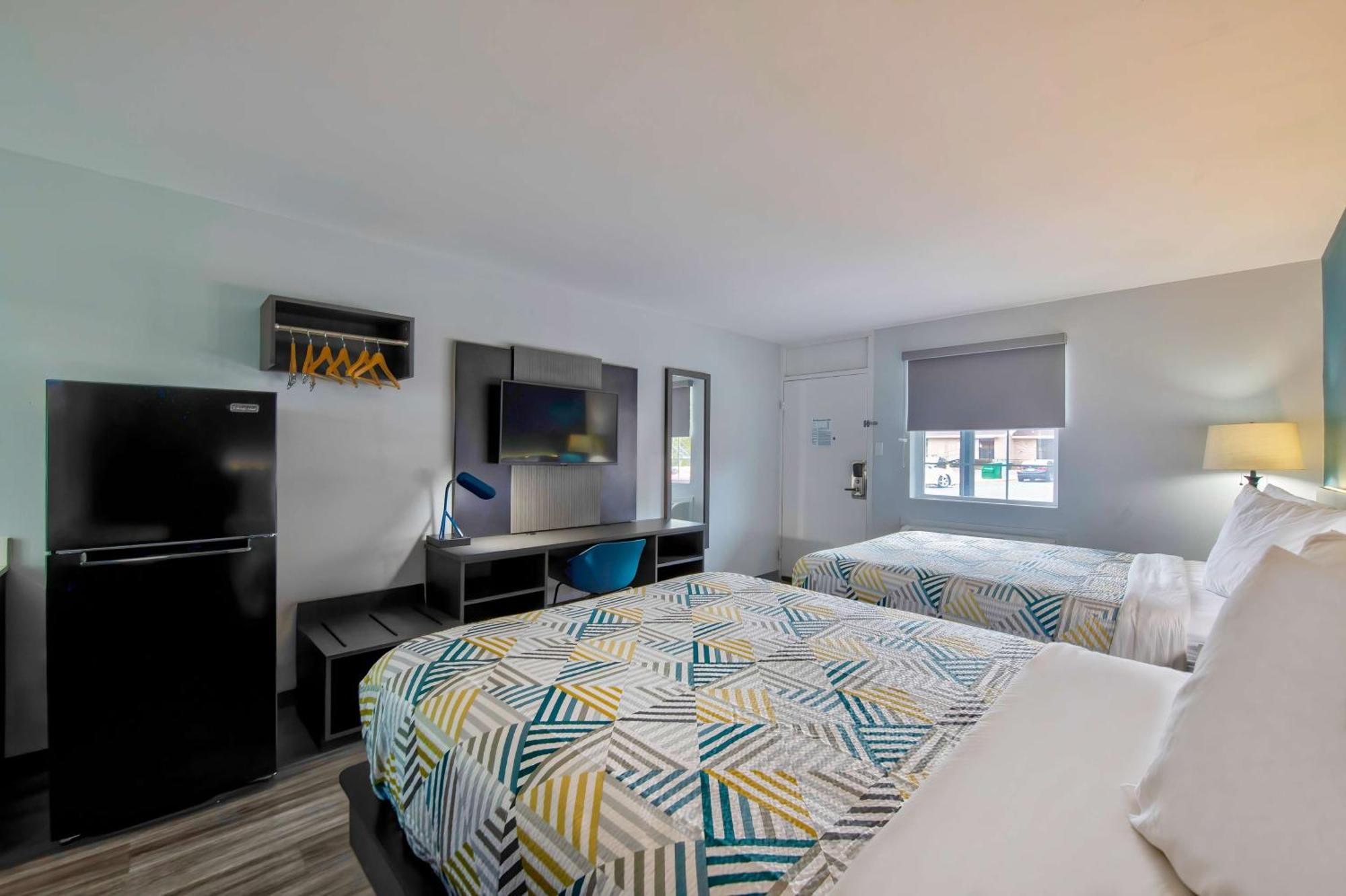 Queen Room with Two Queen Beds - Disability Access - Non-Smoking