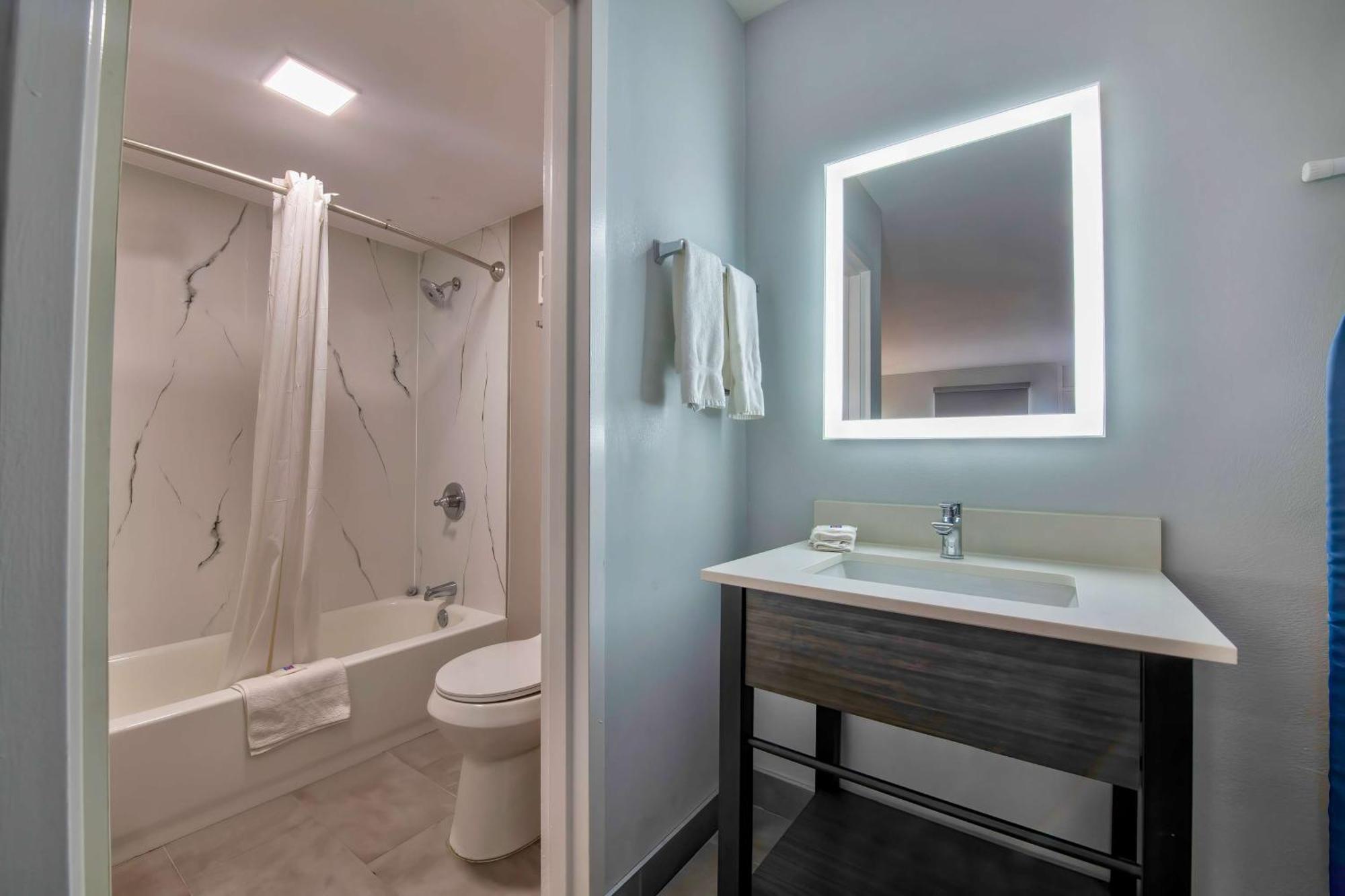 King Room with Spa Bath - Non-Smoking