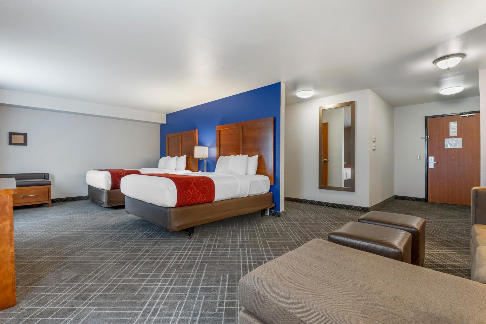 Queen Suite Two Queen Beds Accessible or Non-Smoking,1541485972:JPEG