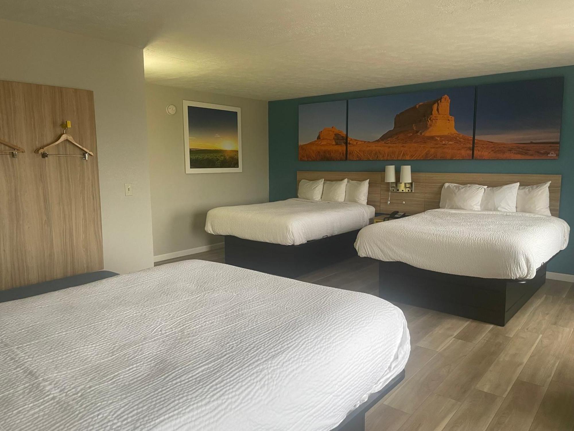 Suite with Three Queen Beds - Non-Smoking
