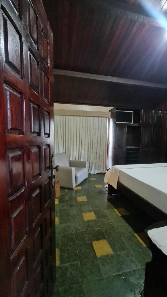 Quarto Deluxe (2 Adultos + 1 Criança)