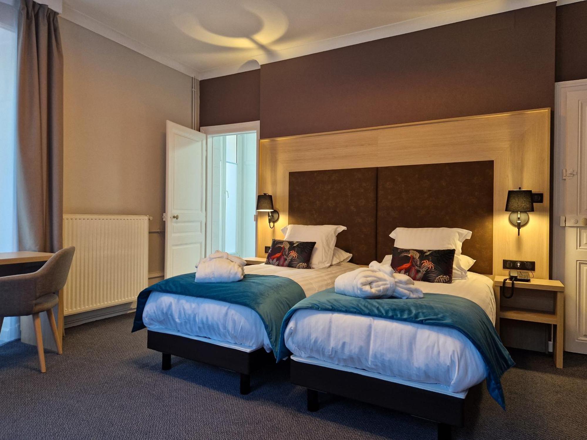 Deluxe Double or Twin Room,1542165193:JPEG