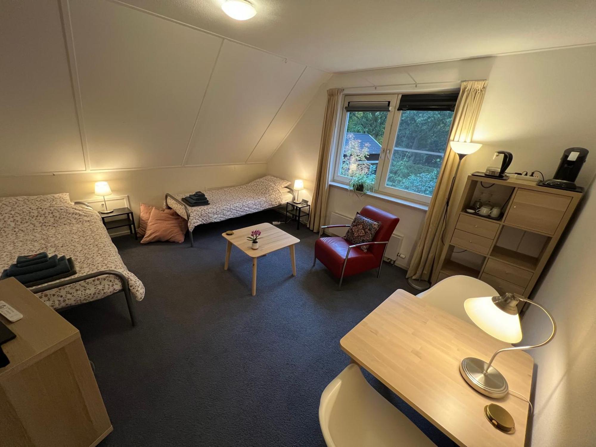 Twin Room,1542712096:JPEG