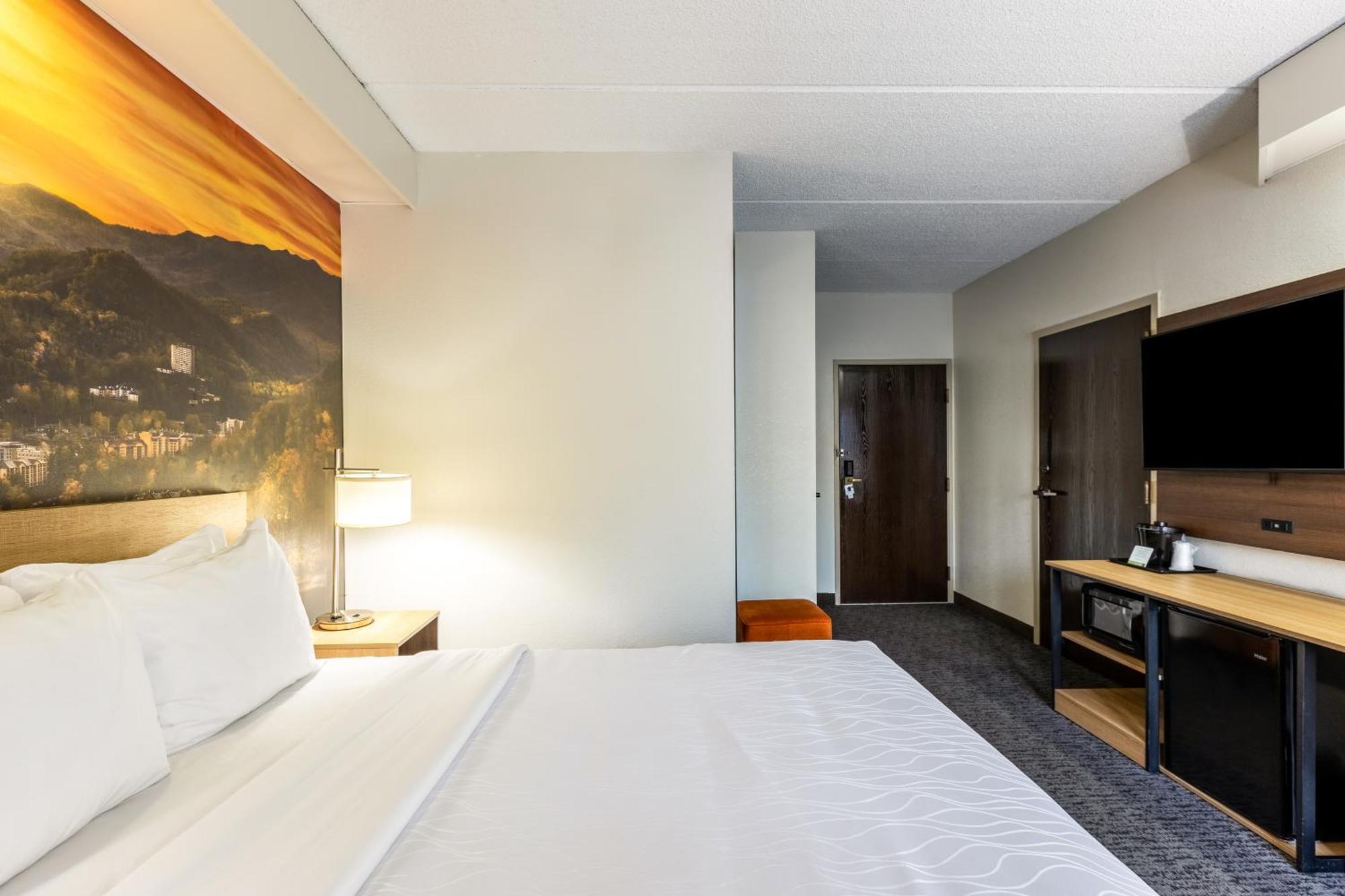 Queen Room - Accessible/Non-Smoking