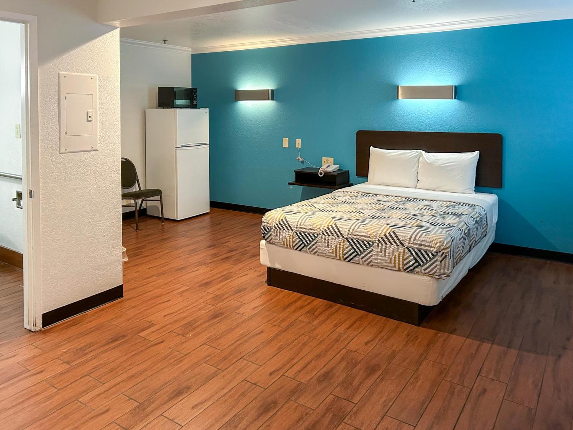King Room - Disability Access - Non-Smoking
