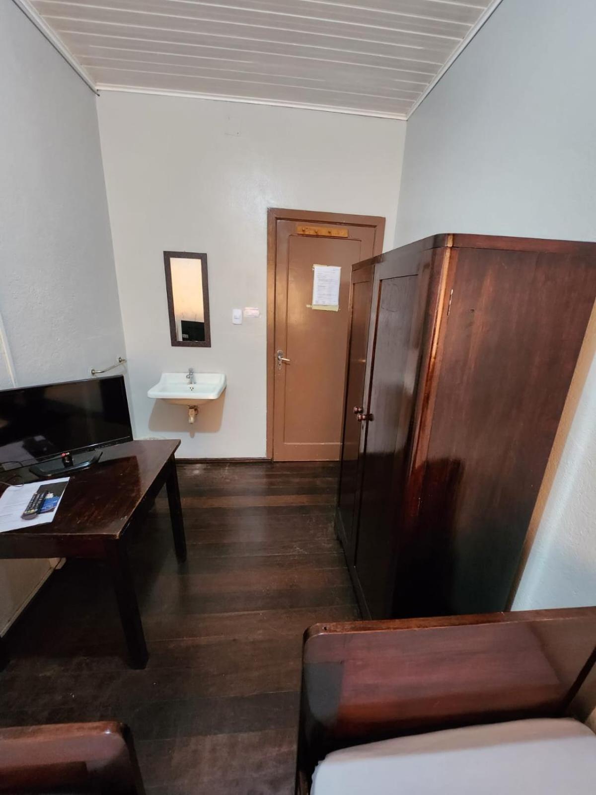 Quarto Duplo Standard com Banheiro Compartilhado