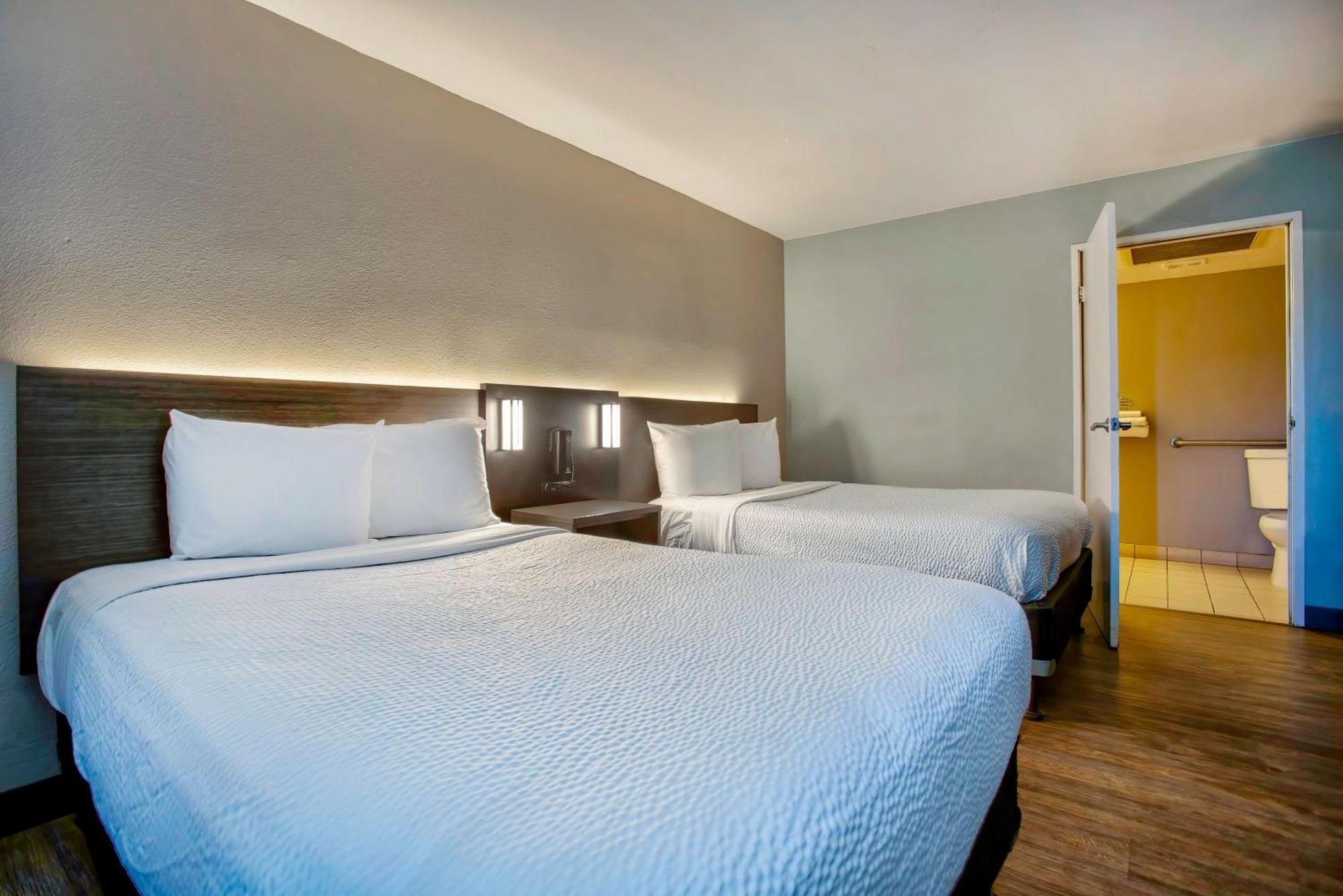 Deluxe Queen Room with Two Queen Beds