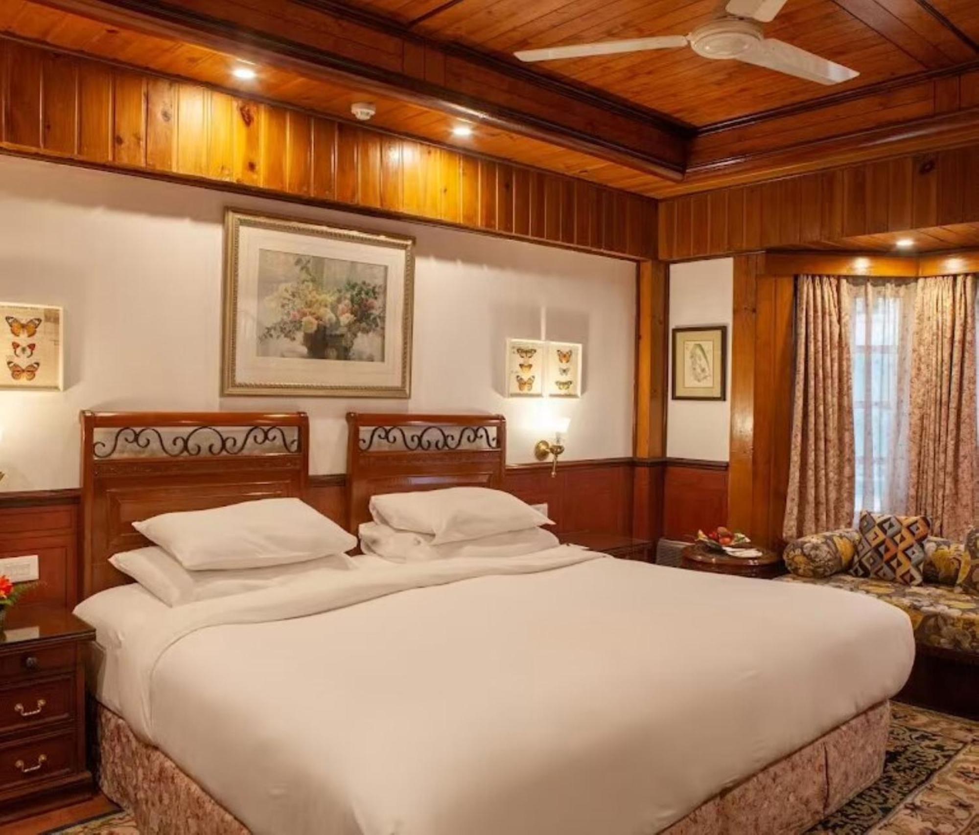 Executive Campbell (Twin) - 10% Discount on Foods & Soft Beverages* | 15% Discounts on Laundry Services* | INR 500 spa credit during your stay on selective Massage services. TnC Apply.* | Free Minibar - 2 cans of soft Beverages (Once on Arrival)