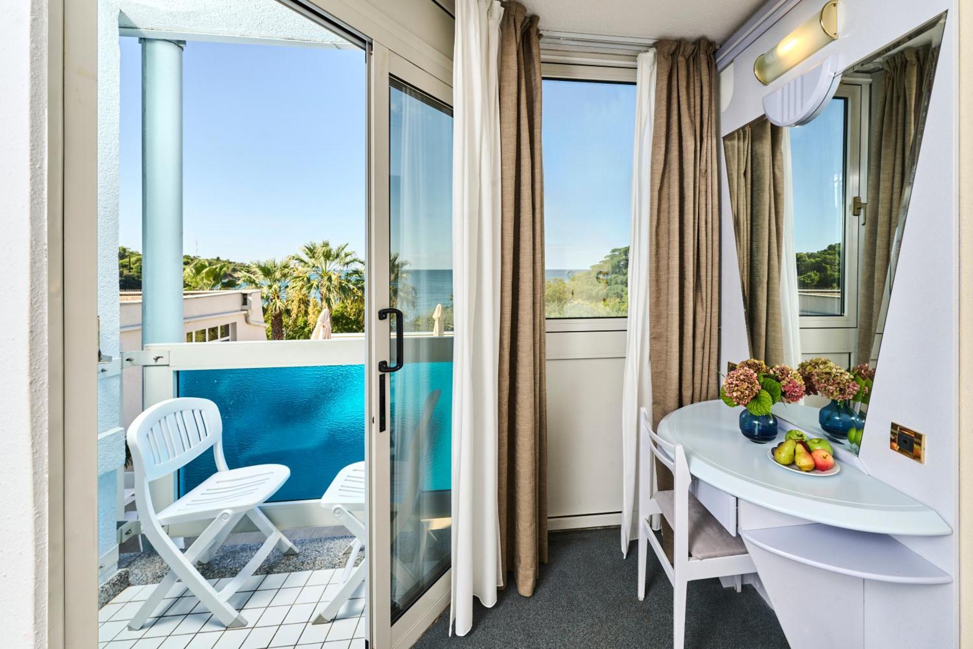 Classic Room Balcony Sea View,1543866547:JPEG