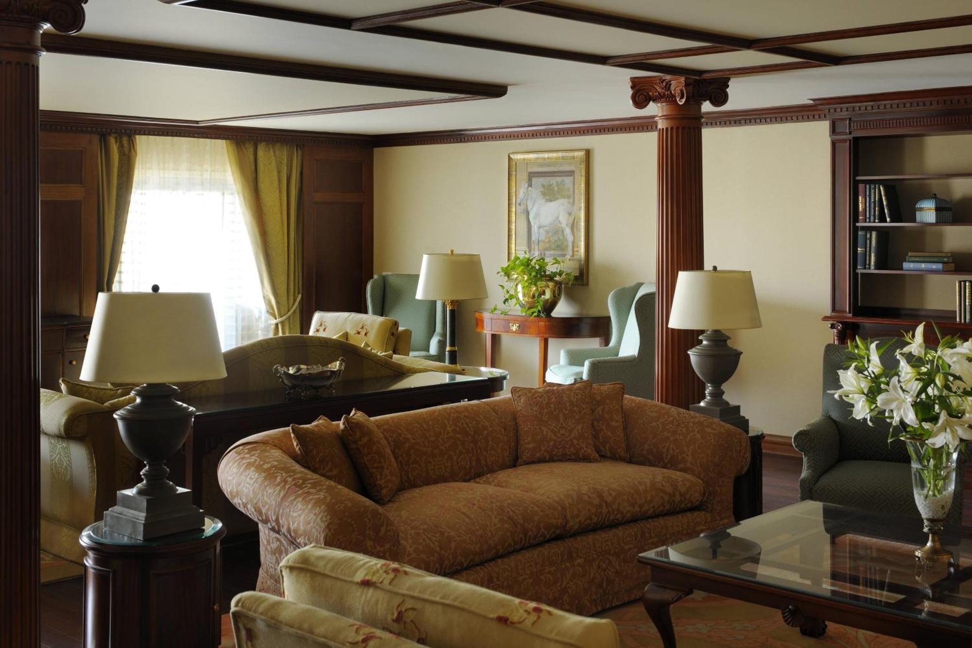 Presidential Suite Executive lounge access 1 King Balcony,1543911562:JPEG