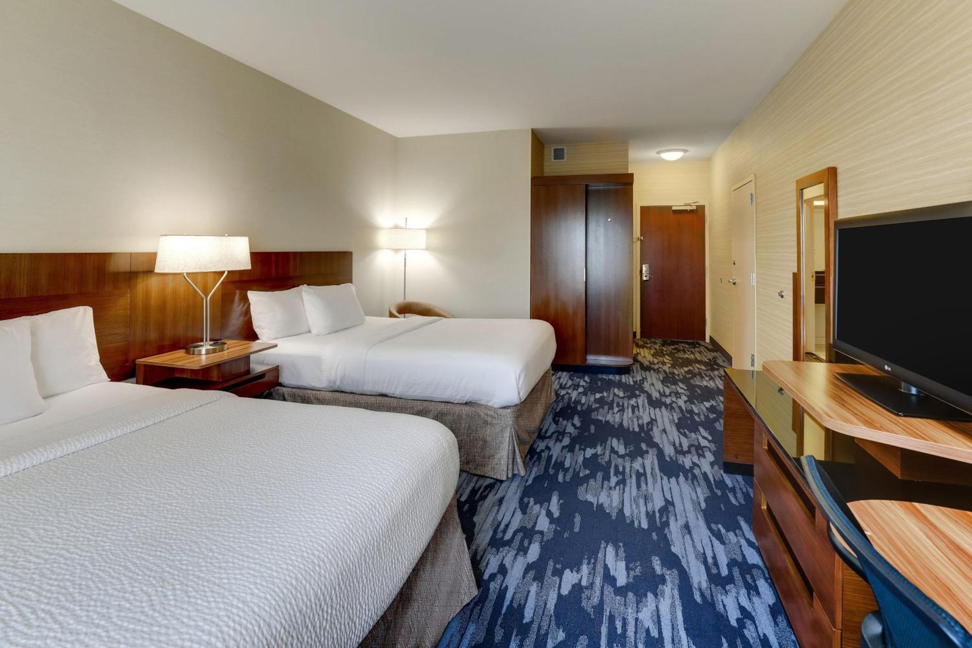 Queen Room with Two Queen Beds and Bathtub - Mobility Access/Hearing Accessible