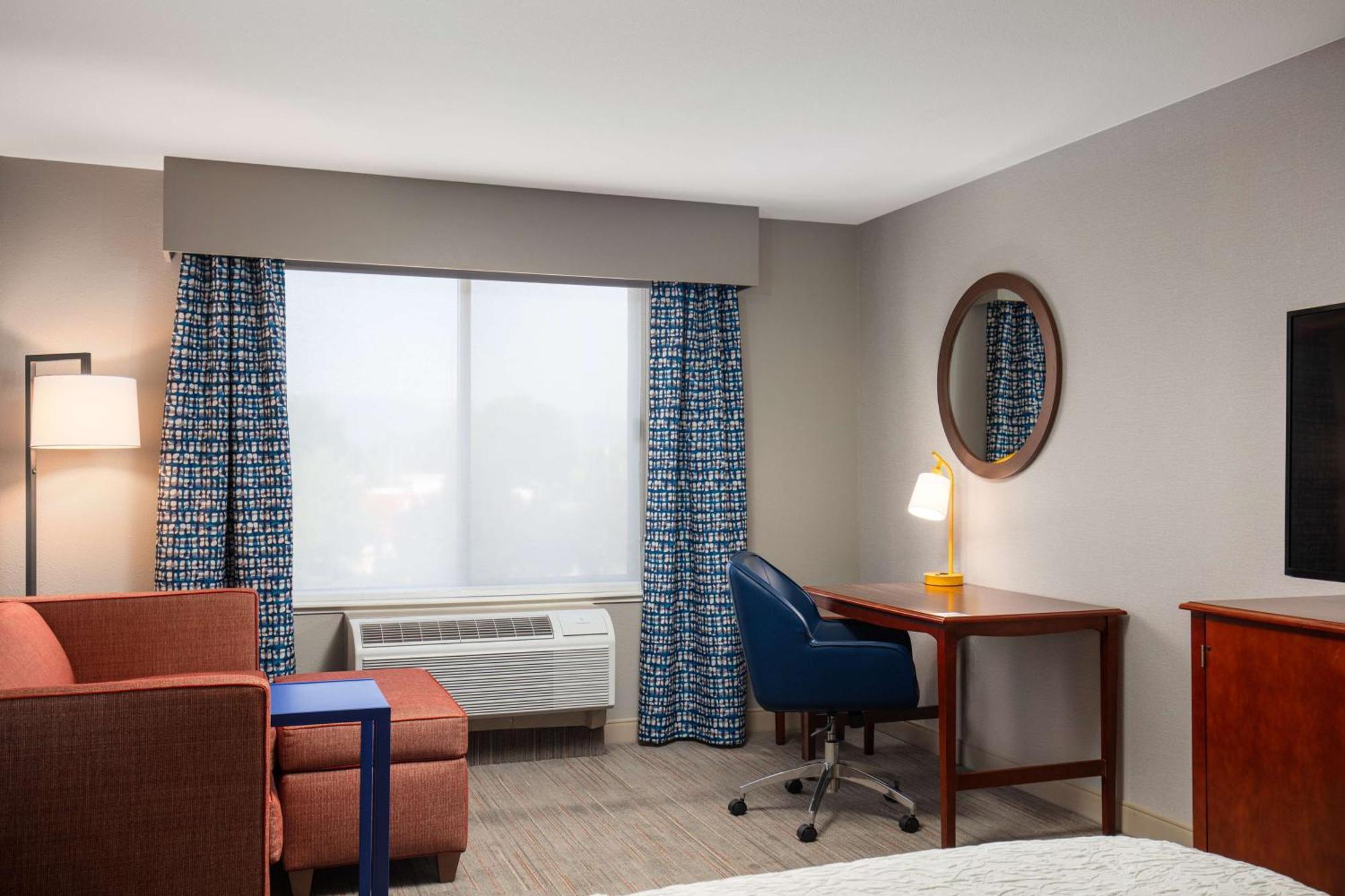 King Room with Sofa Bed and Study - Non-Smoking