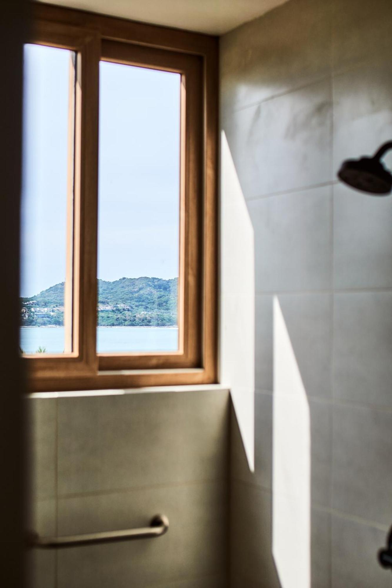Deluxe Double Room with Side Sea View