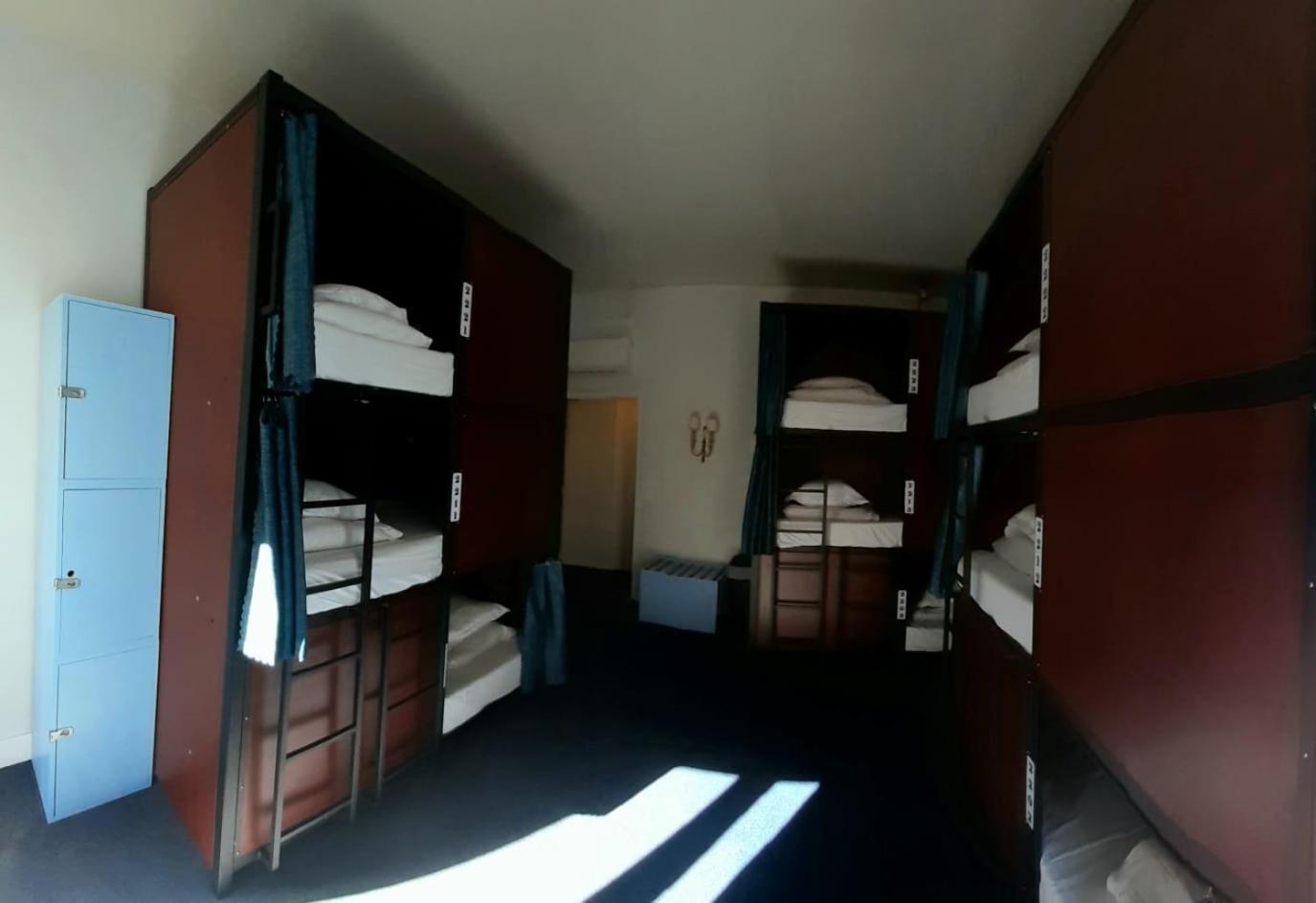 Bed in een Gemengde Slaapzaal met 10 Bedden