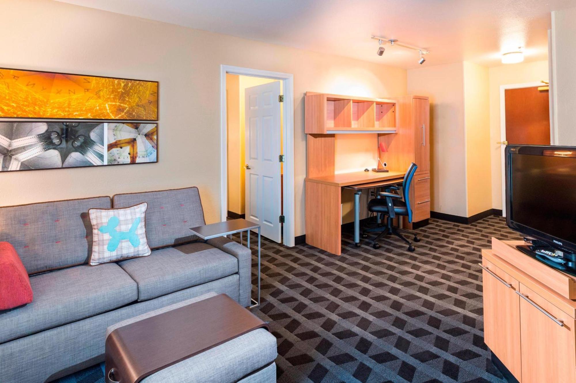 One-Bedroom Queen Suite,1546244797:JPEG