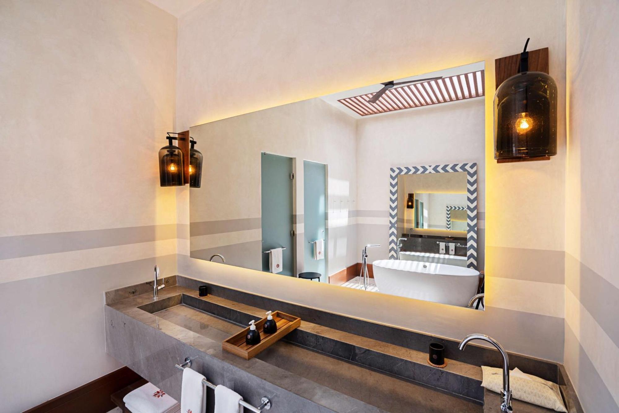 Yaab Ambassador Suite – King