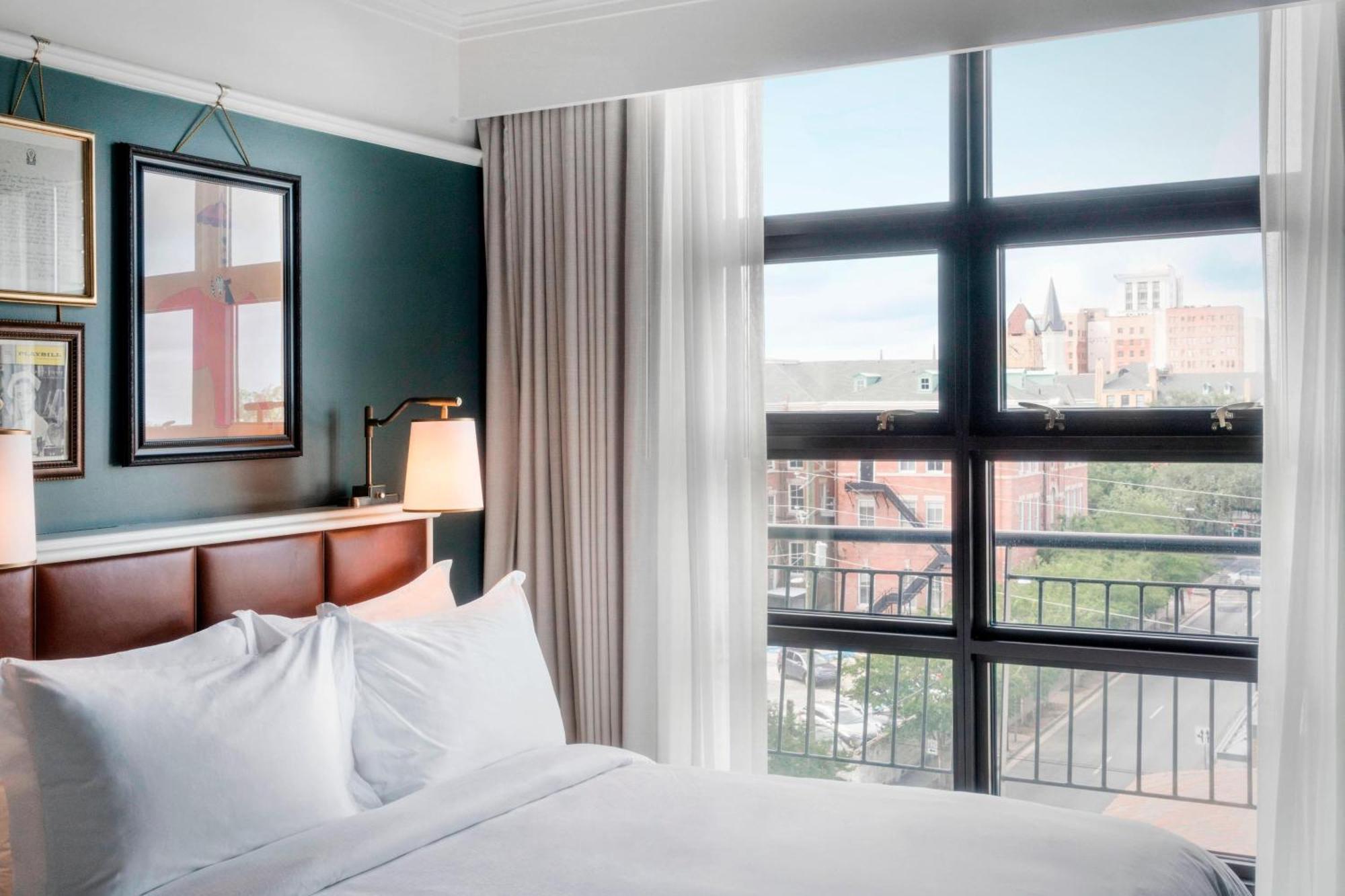 Deluxe 2 Queen, City view