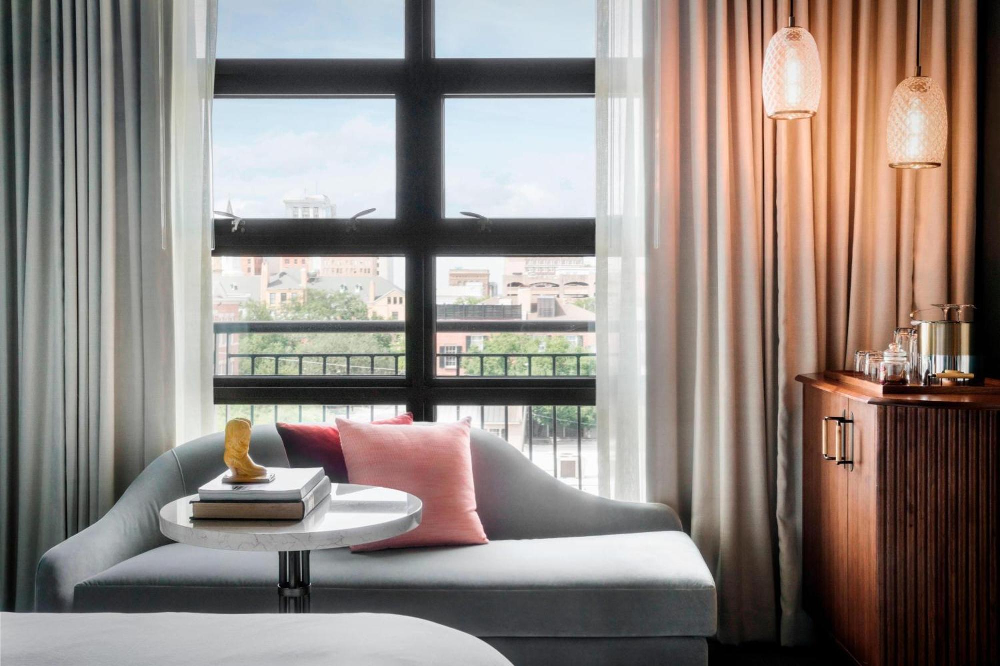 Deluxe 1 King, City view