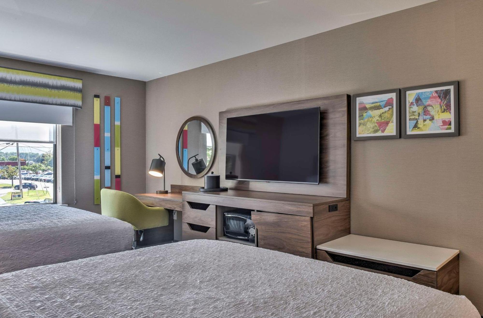 Queen Room with Two Queen Beds with Bath Tub - Mobility and Hearing Access